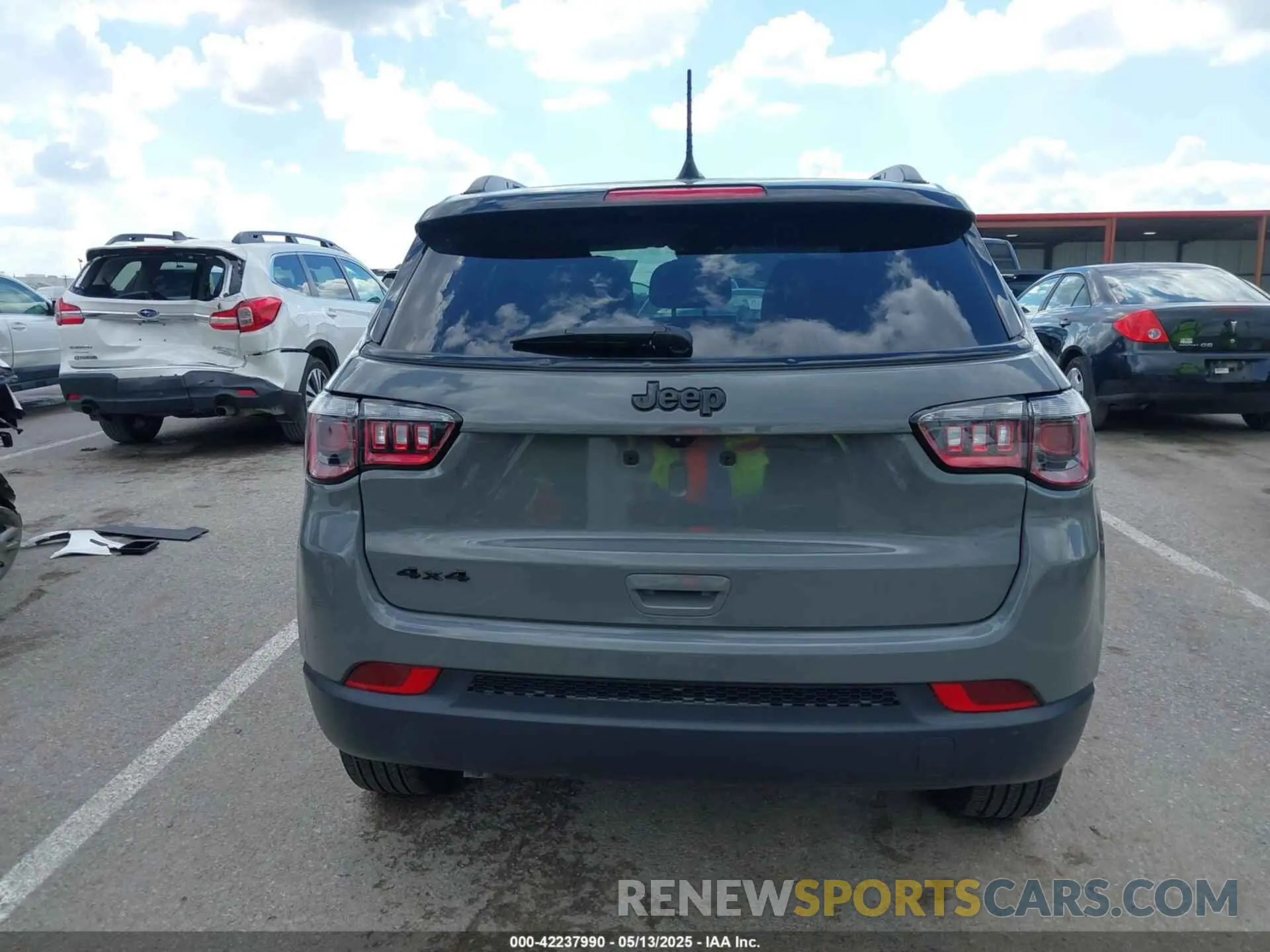 17 Photograph of a damaged car 3C4NJDBN4RT578170 JEEP COMPASS 2024