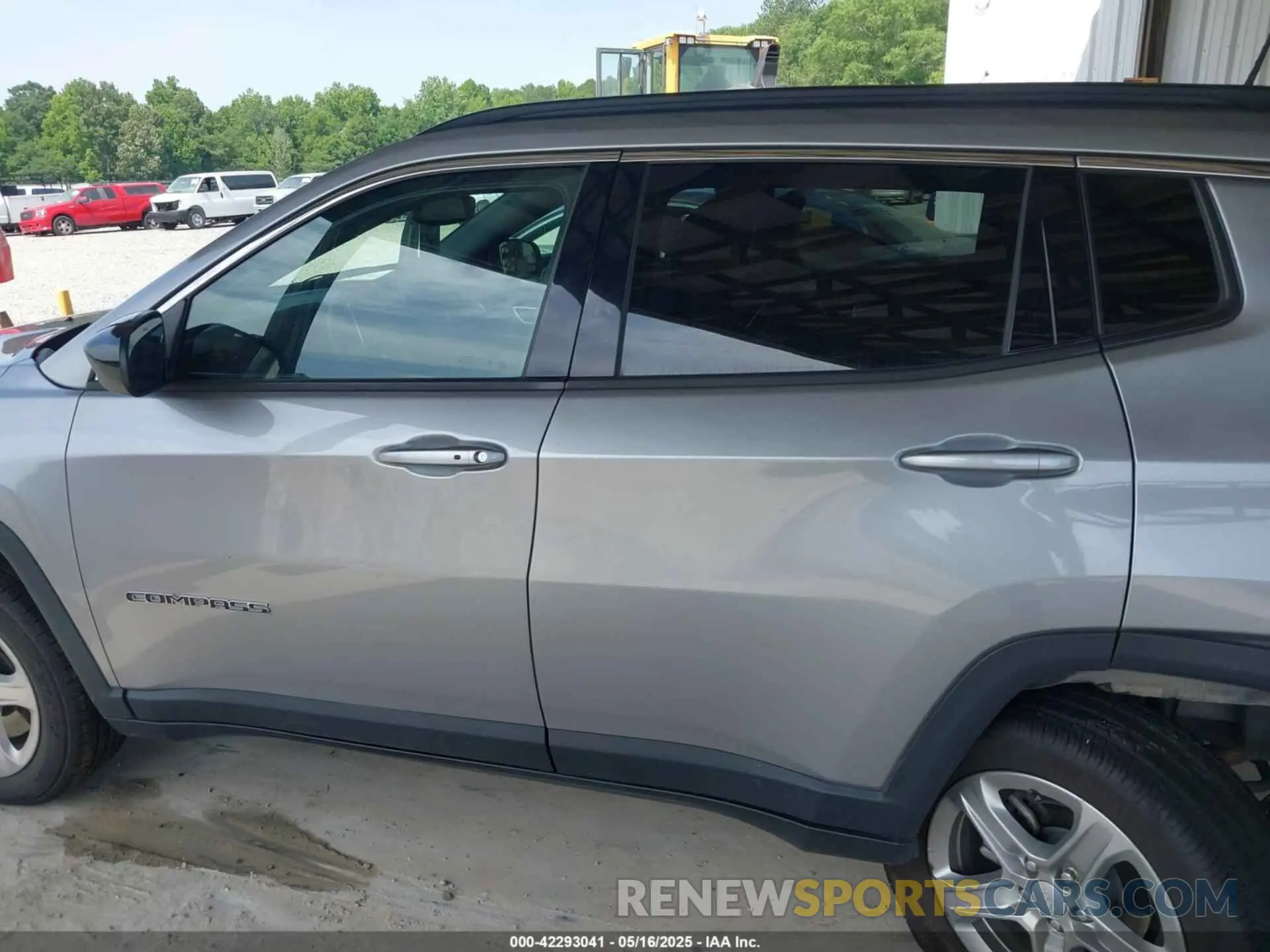 14 Photograph of a damaged car 3C4NJDBN4RT598970 JEEP COMPASS 2024