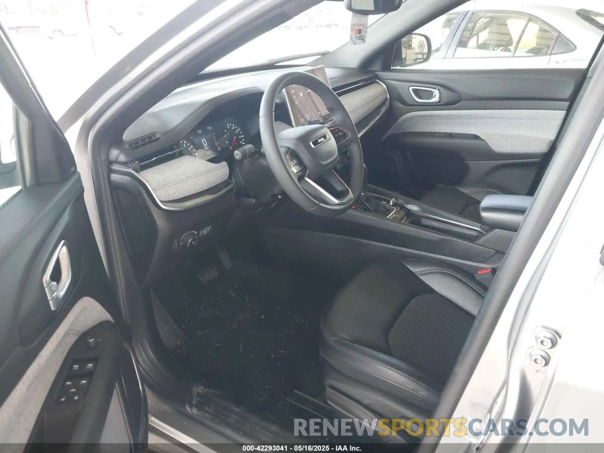 5 Photograph of a damaged car 3C4NJDBN4RT598970 JEEP COMPASS 2024