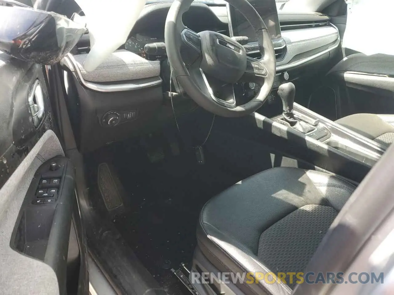 8 Фотография поврежденного автомобиля 3C4NJDBN5RT114739 JEEP COMPASS 2024