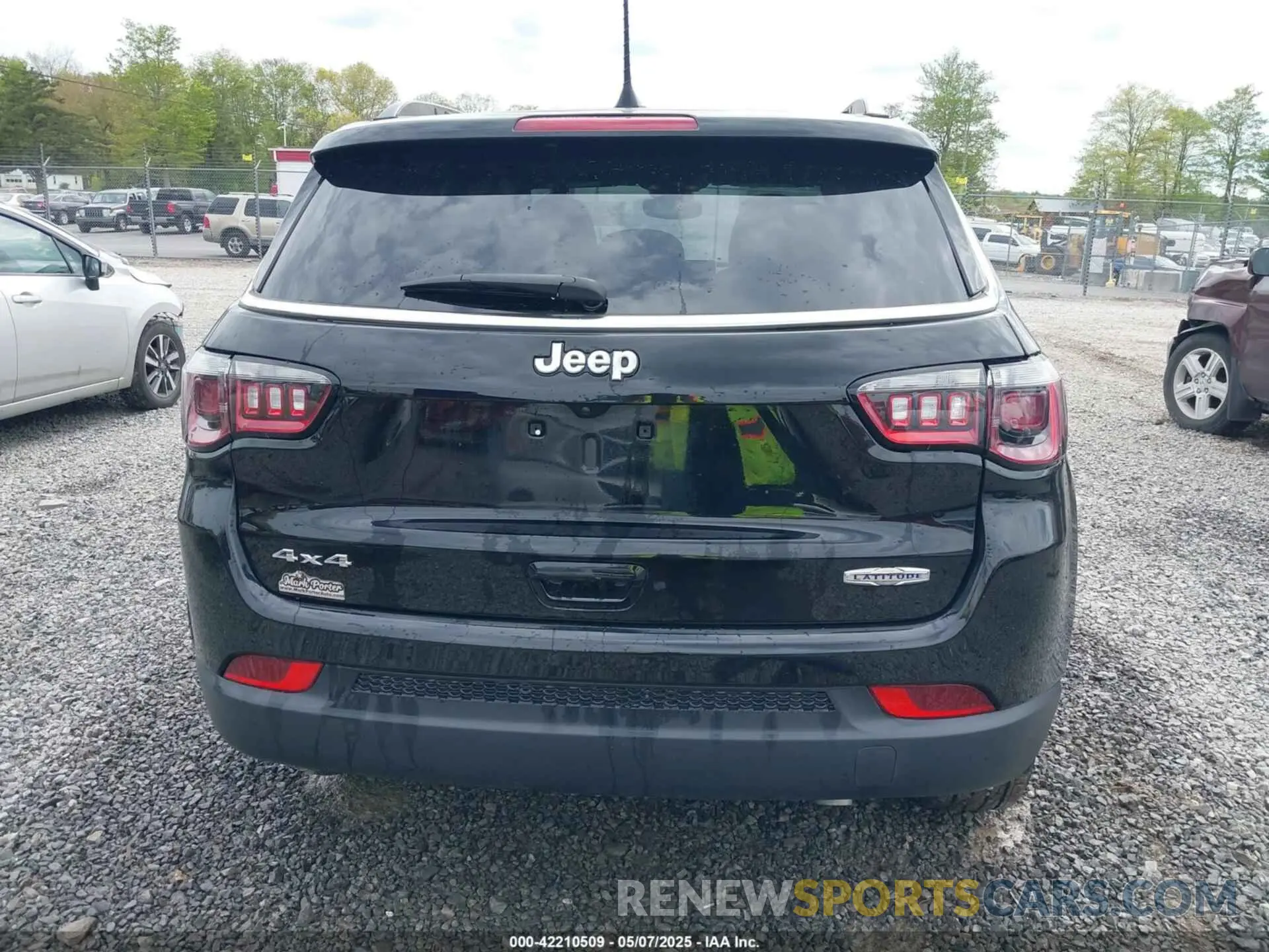 17 Photograph of a damaged car 3C4NJDBN5RT591025 JEEP COMPASS 2024
