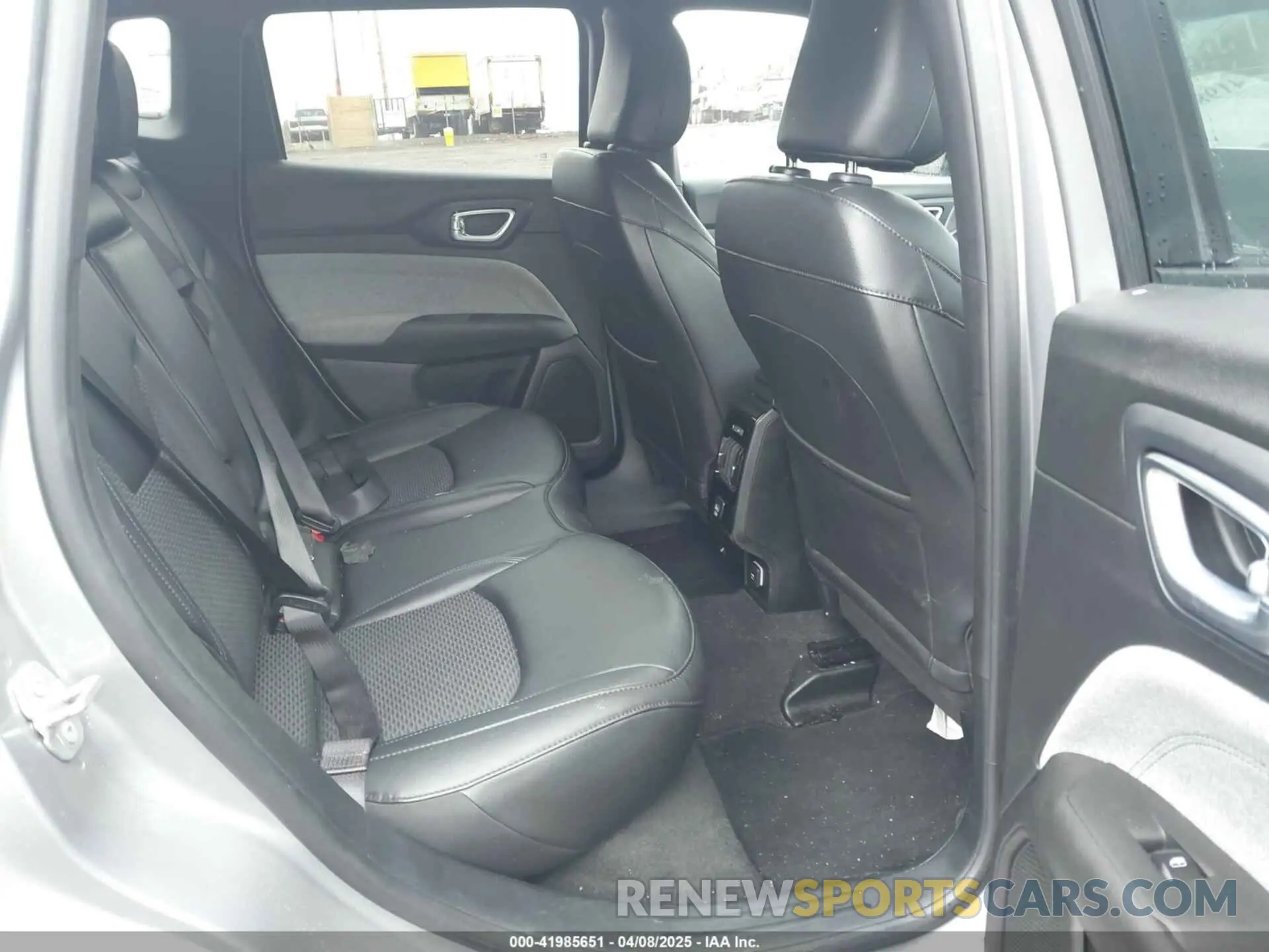 8 Фотография поврежденного автомобиля 3C4NJDBN6RT598985 JEEP COMPASS 2024