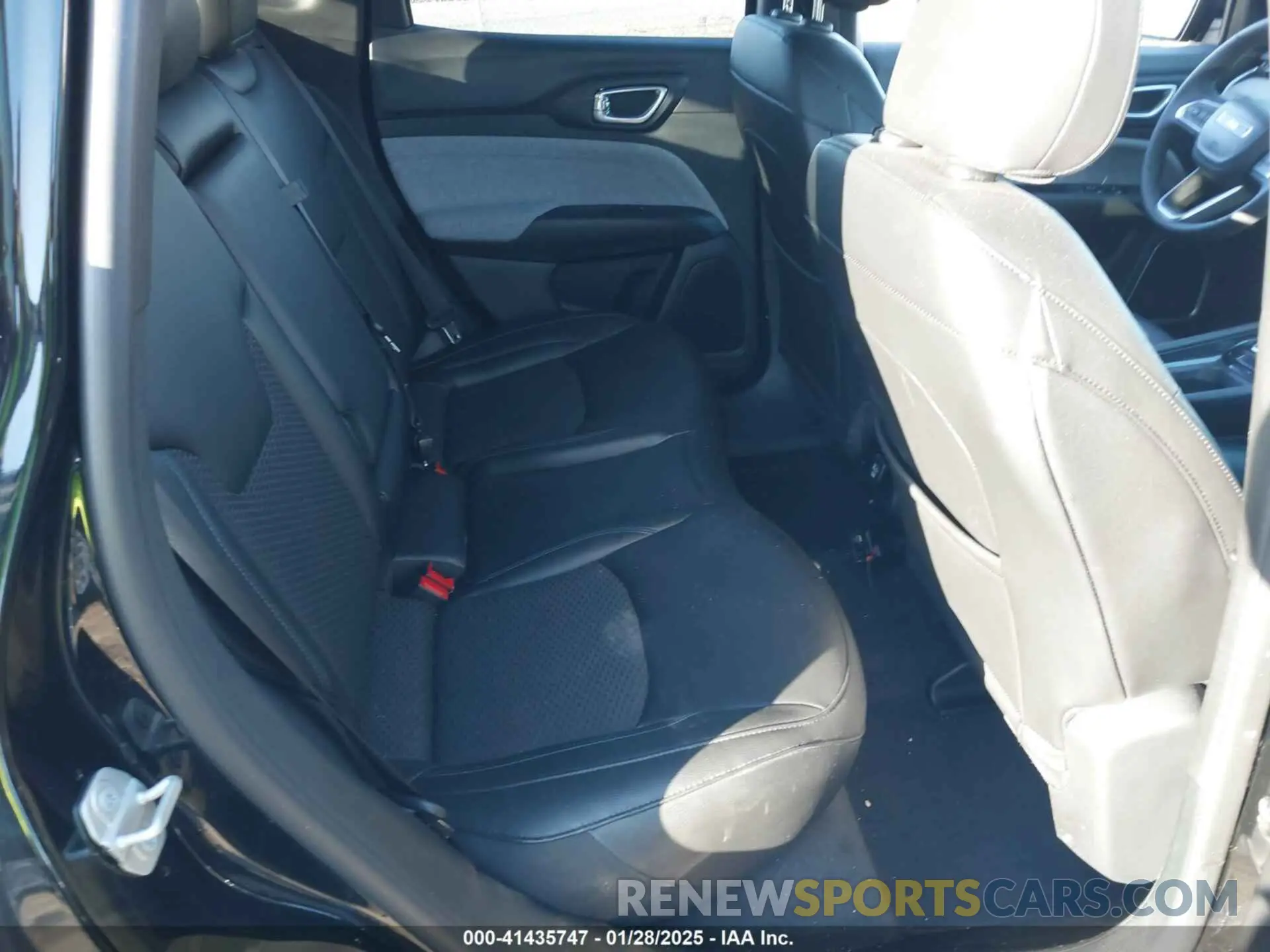 8 Фотография поврежденного автомобиля 3C4NJDBN7RT115438 JEEP COMPASS 2024