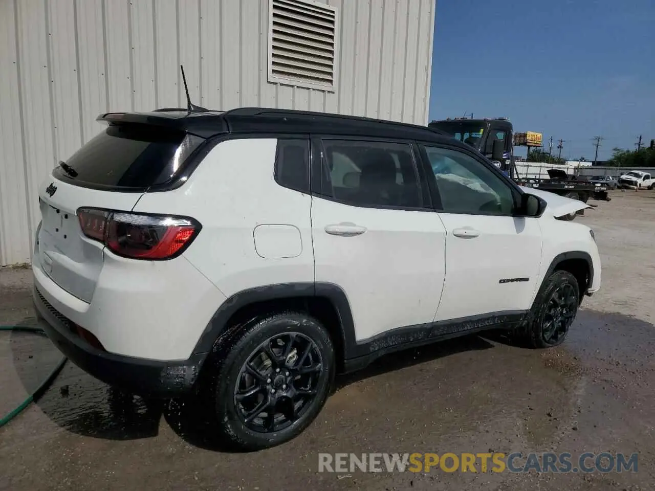 3 Фотография поврежденного автомобиля 3C4NJDBN7RT578325 JEEP COMPASS 2024
