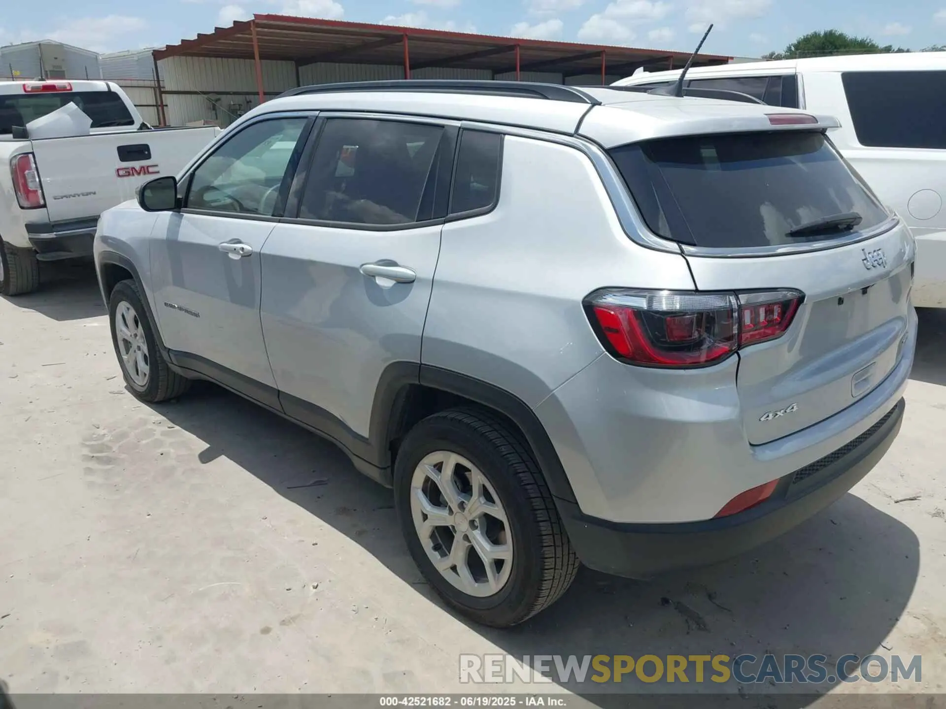 3 Фотография поврежденного автомобиля 3C4NJDBN8RT107008 JEEP COMPASS 2024