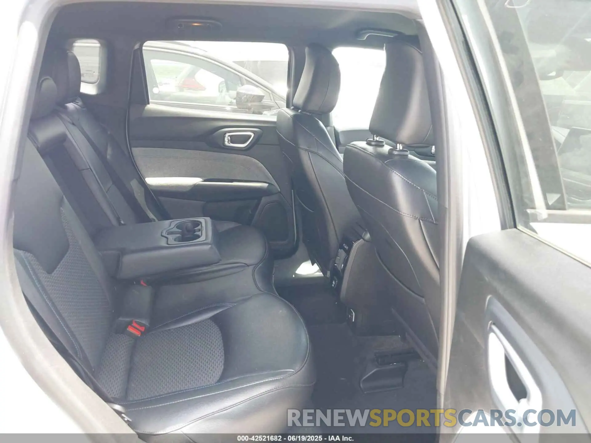 8 Фотография поврежденного автомобиля 3C4NJDBN8RT107008 JEEP COMPASS 2024