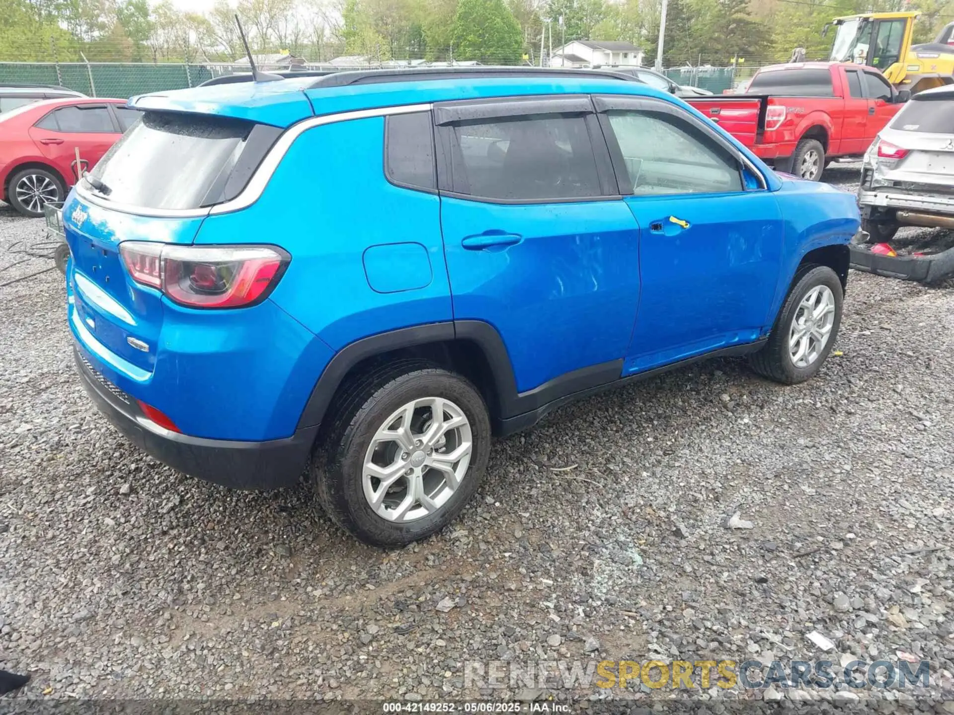 4 Photograph of a damaged car 3C4NJDBN9RT132368 JEEP COMPASS 2024