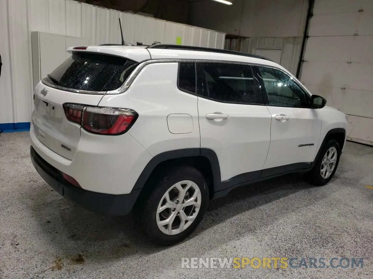 3 Photograph of a damaged car 3C4NJDBNXRT117216 JEEP COMPASS 2024