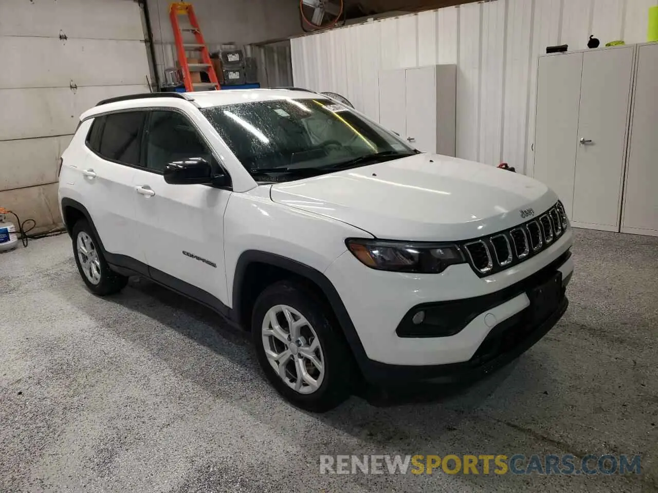 4 Photograph of a damaged car 3C4NJDBNXRT117216 JEEP COMPASS 2024