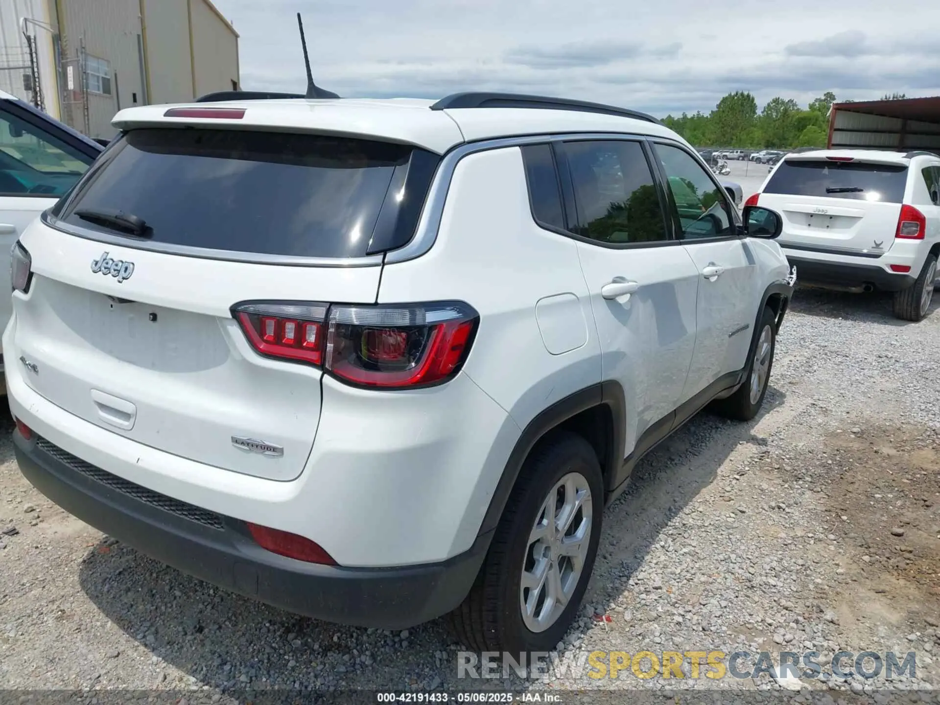 4 Фотография поврежденного автомобиля 3C4NJDBNXRT119192 JEEP COMPASS 2024