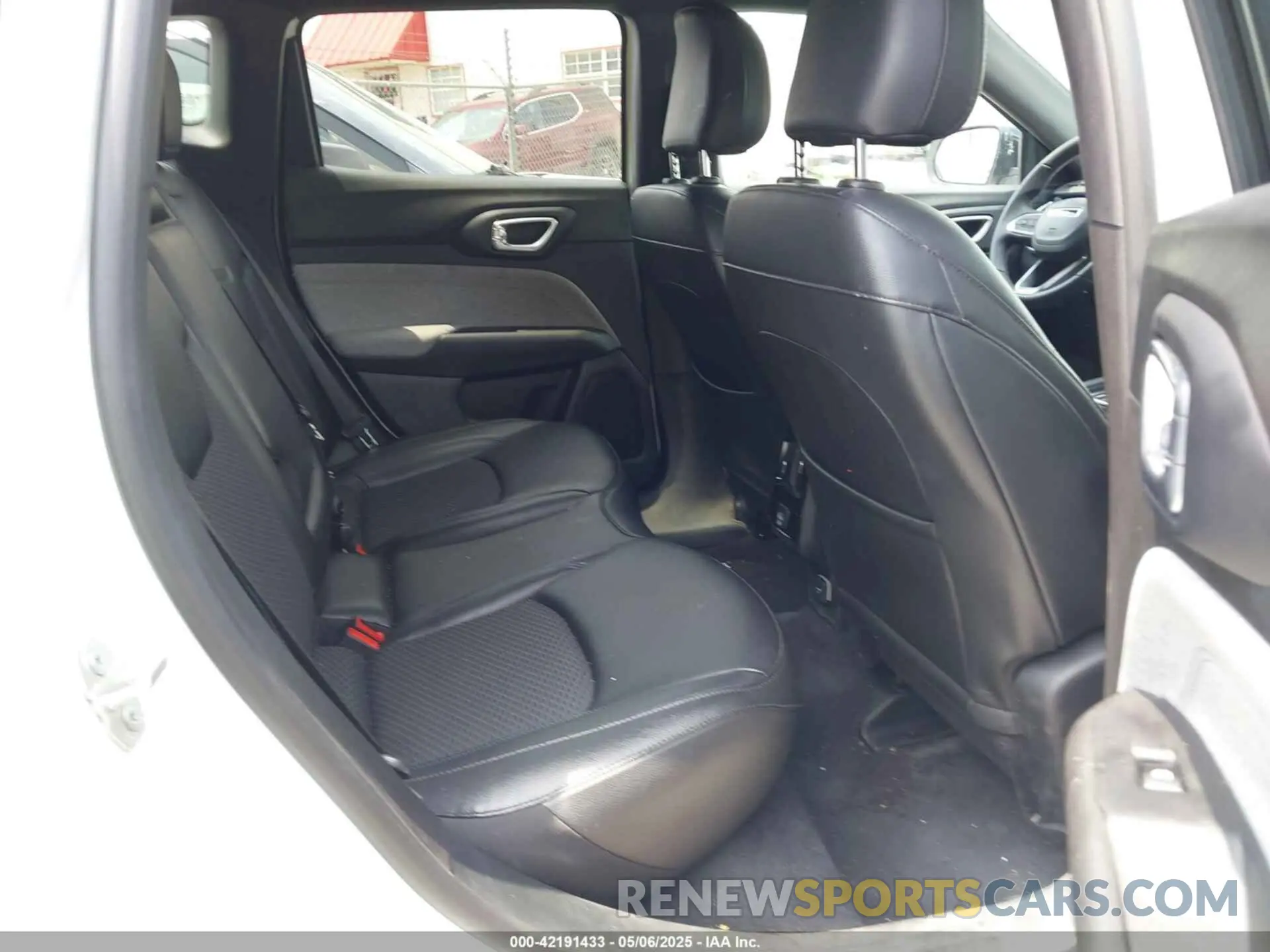 8 Фотография поврежденного автомобиля 3C4NJDBNXRT119192 JEEP COMPASS 2024