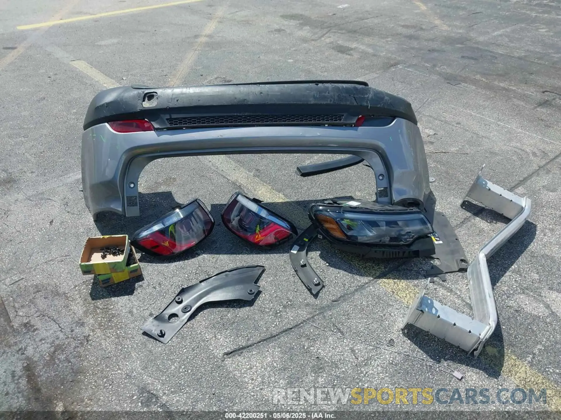 12 Photograph of a damaged car 3C4NJDBNXRT598763 JEEP COMPASS 2024