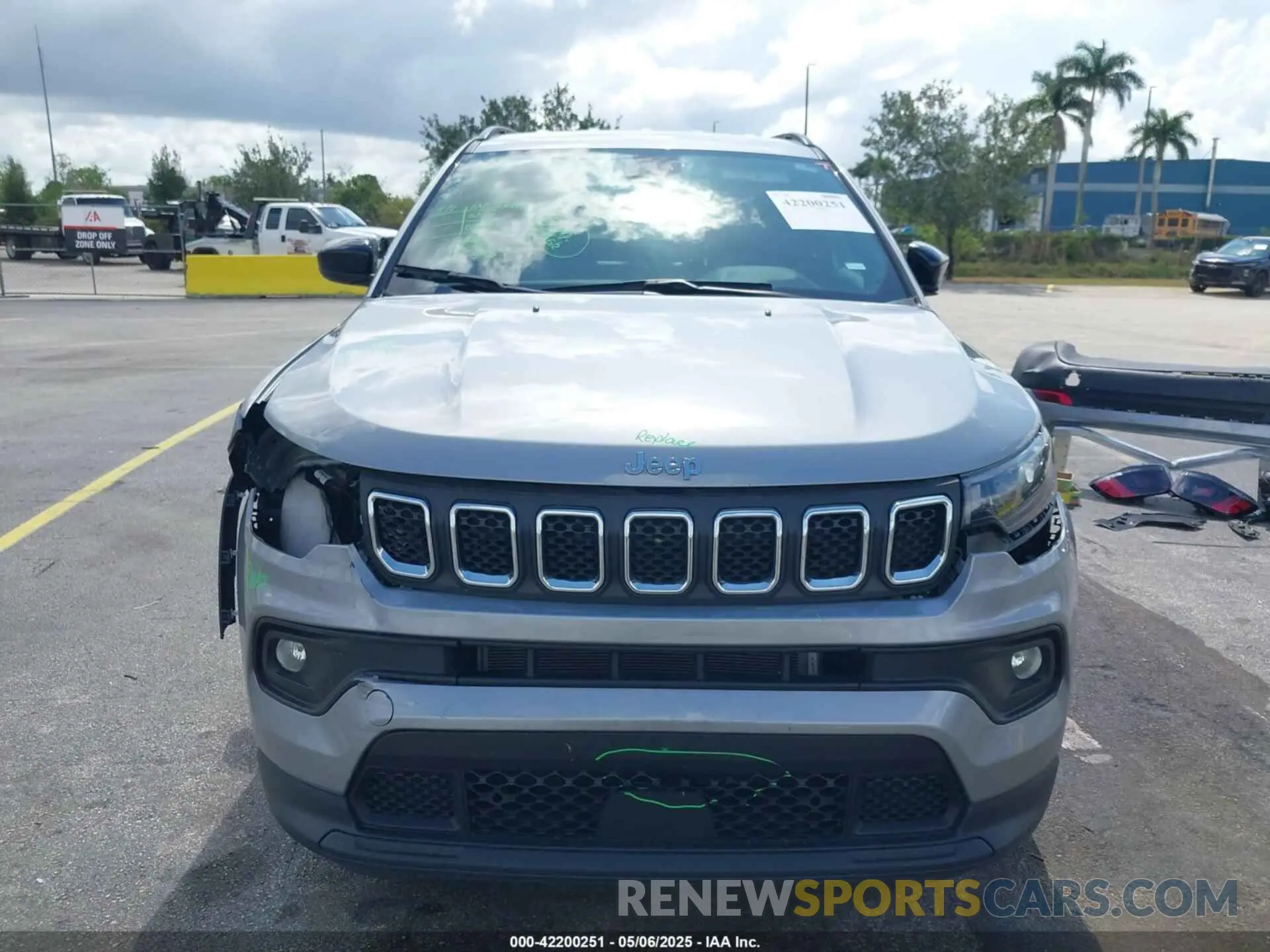 13 Photograph of a damaged car 3C4NJDBNXRT598763 JEEP COMPASS 2024