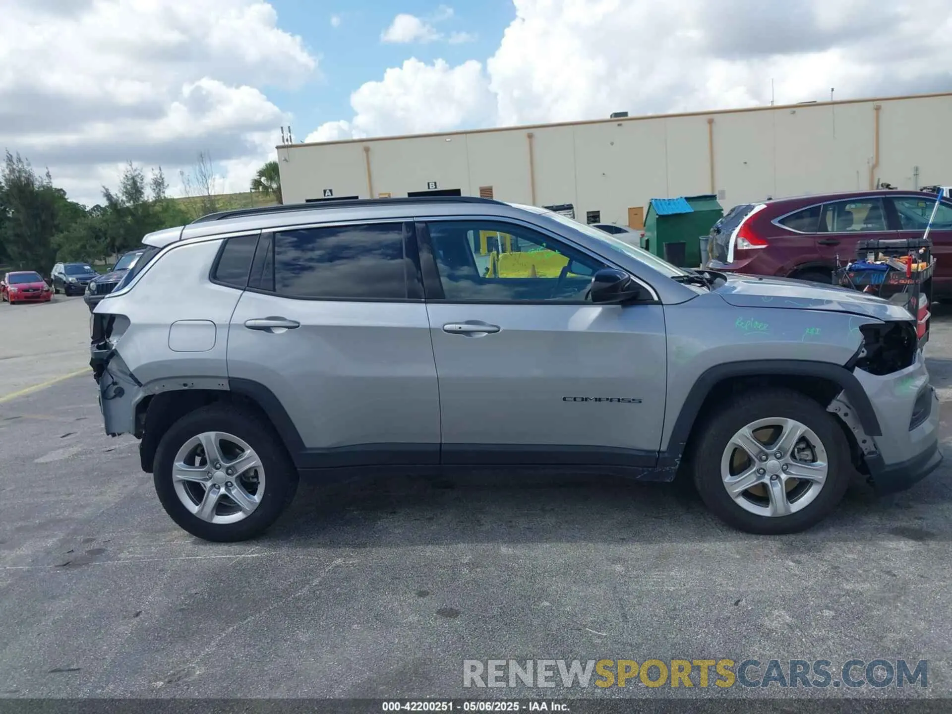 14 Photograph of a damaged car 3C4NJDBNXRT598763 JEEP COMPASS 2024