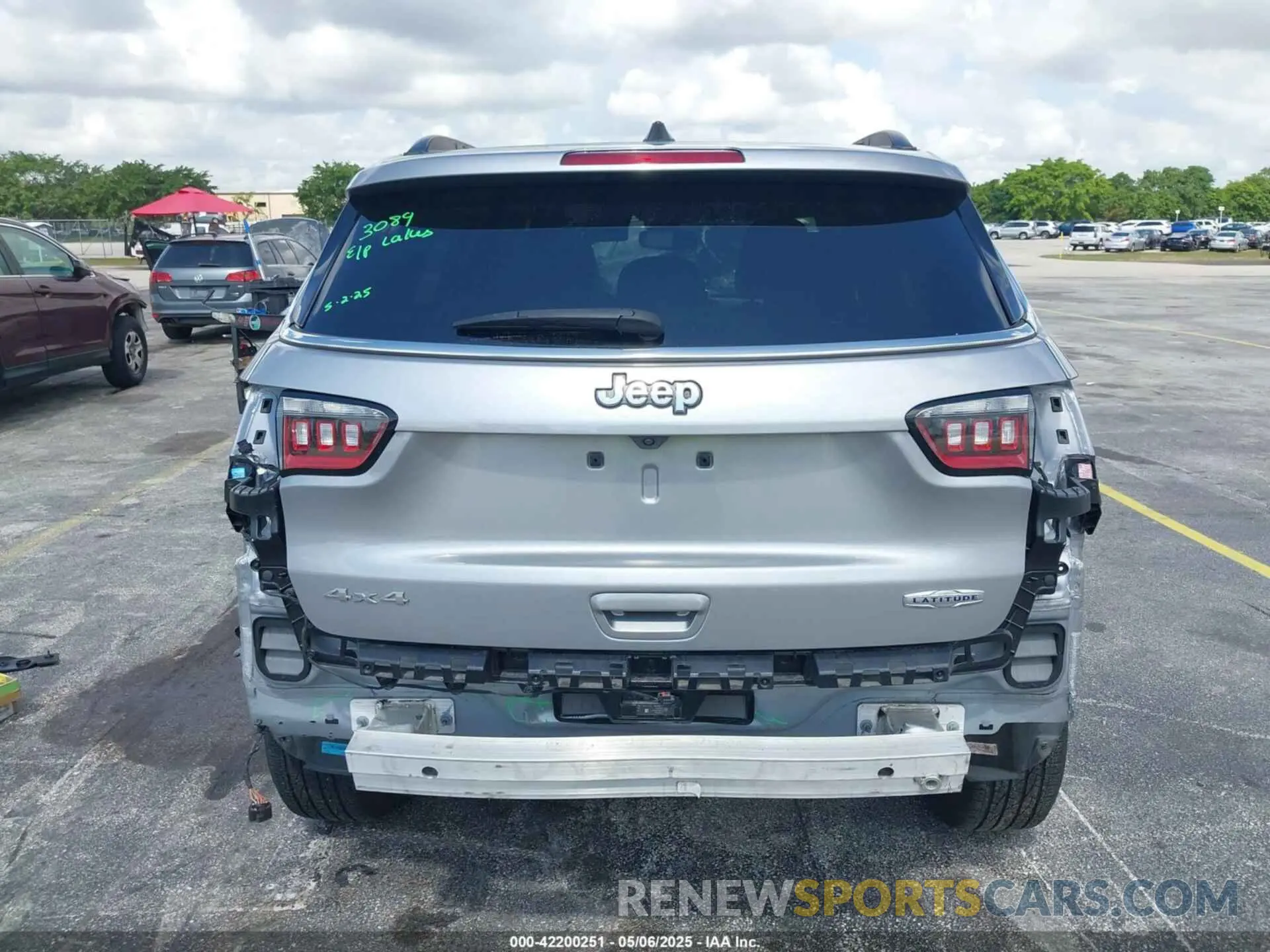 17 Photograph of a damaged car 3C4NJDBNXRT598763 JEEP COMPASS 2024