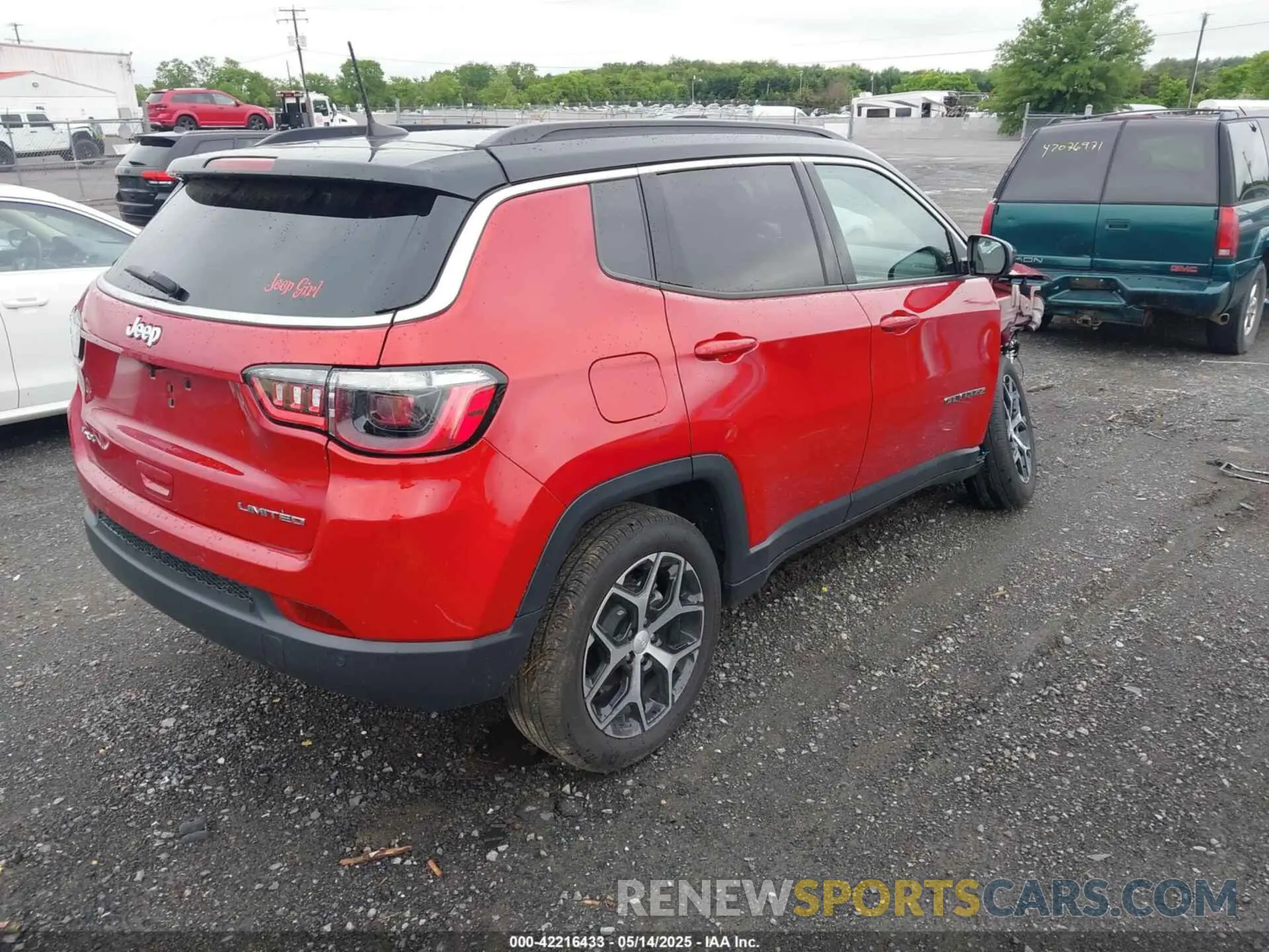 4 Photograph of a damaged car 3C4NJDCN1RT140091 JEEP COMPASS 2024