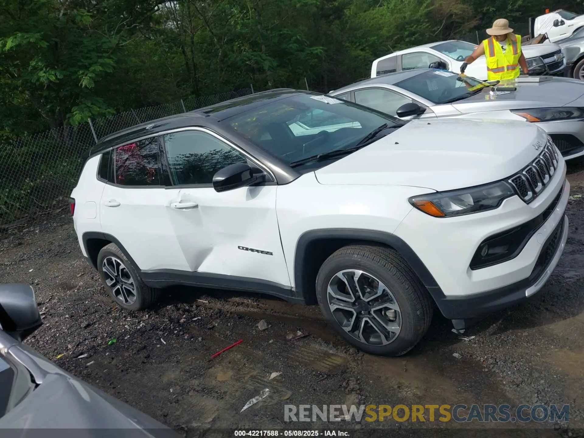 13 Photograph of a damaged car 3C4NJDCN1RT596978 JEEP COMPASS 2024