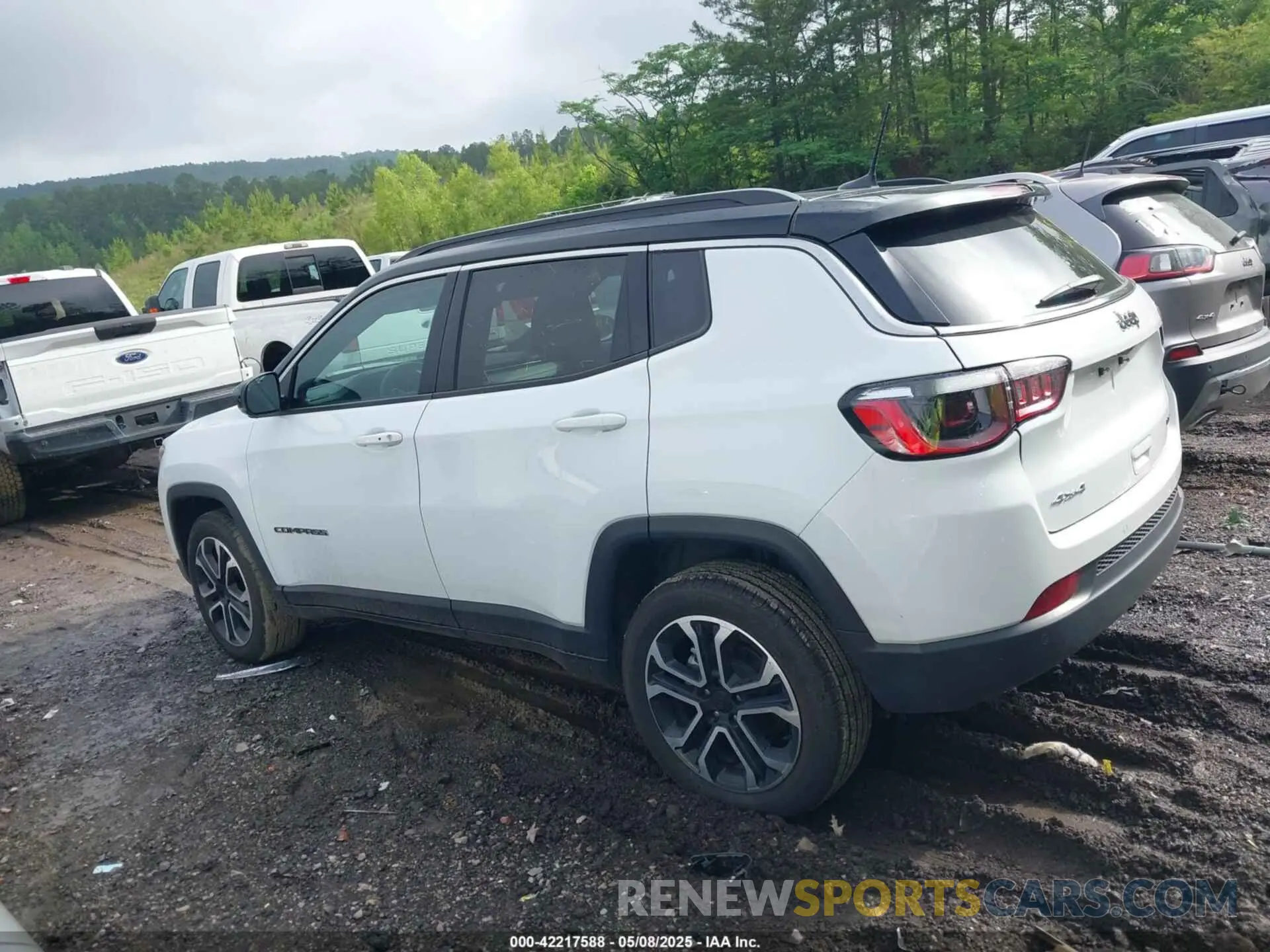 14 Photograph of a damaged car 3C4NJDCN1RT596978 JEEP COMPASS 2024