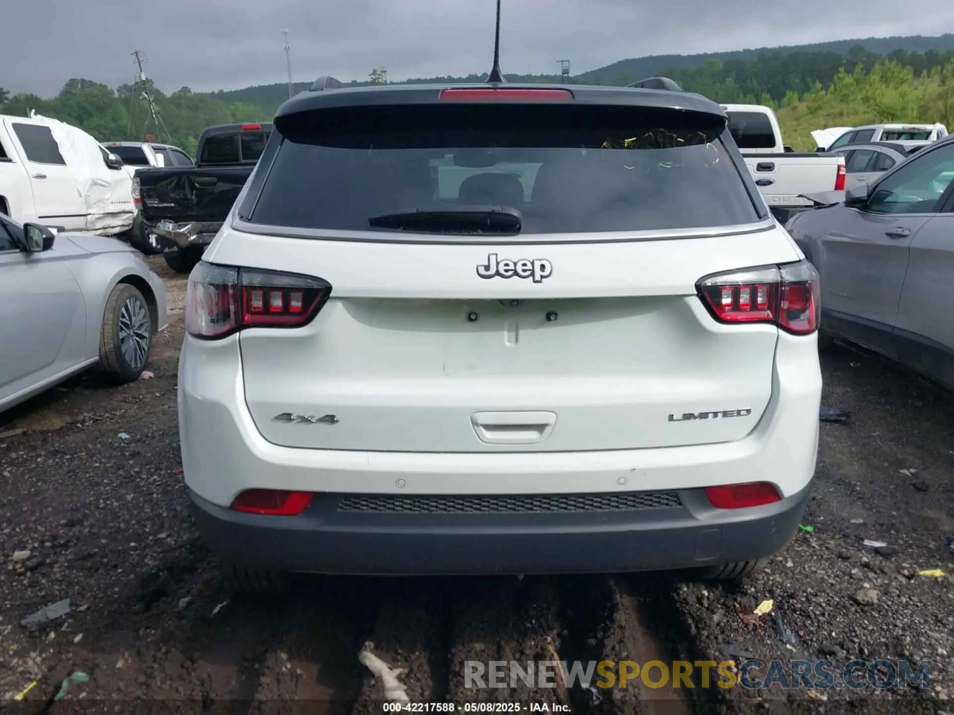 16 Photograph of a damaged car 3C4NJDCN1RT596978 JEEP COMPASS 2024