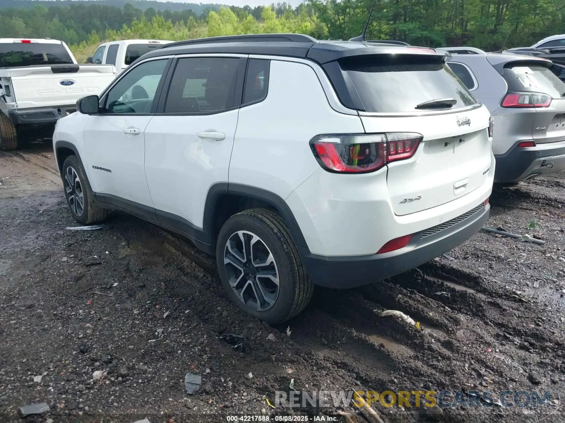 3 Photograph of a damaged car 3C4NJDCN1RT596978 JEEP COMPASS 2024