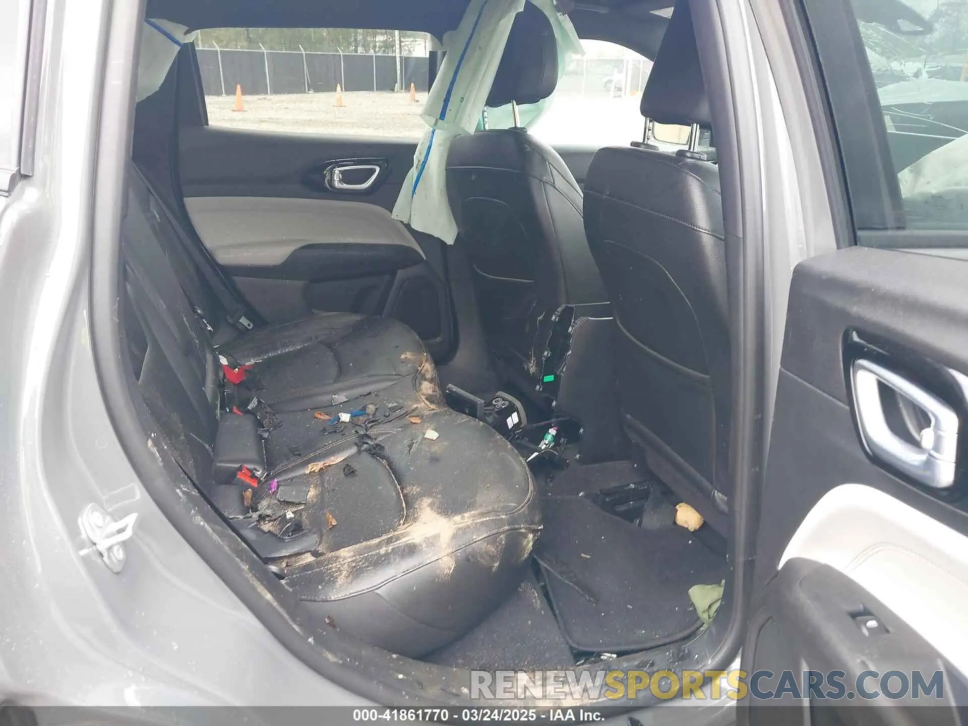 8 Photograph of a damaged car 3C4NJDCN1RT610278 JEEP COMPASS 2024