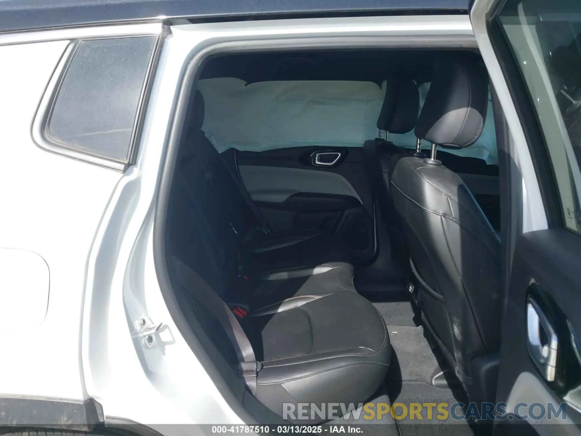 8 Photograph of a damaged car 3C4NJDCN5RT112861 JEEP COMPASS 2024