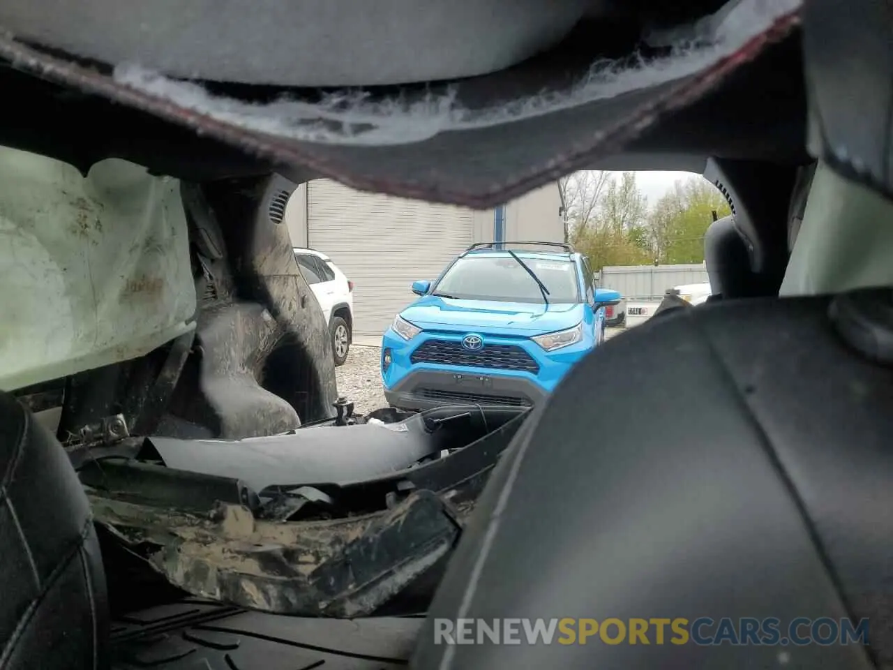 10 Photograph of a damaged car 3C4NJDCN6RT126039 JEEP COMPASS 2024