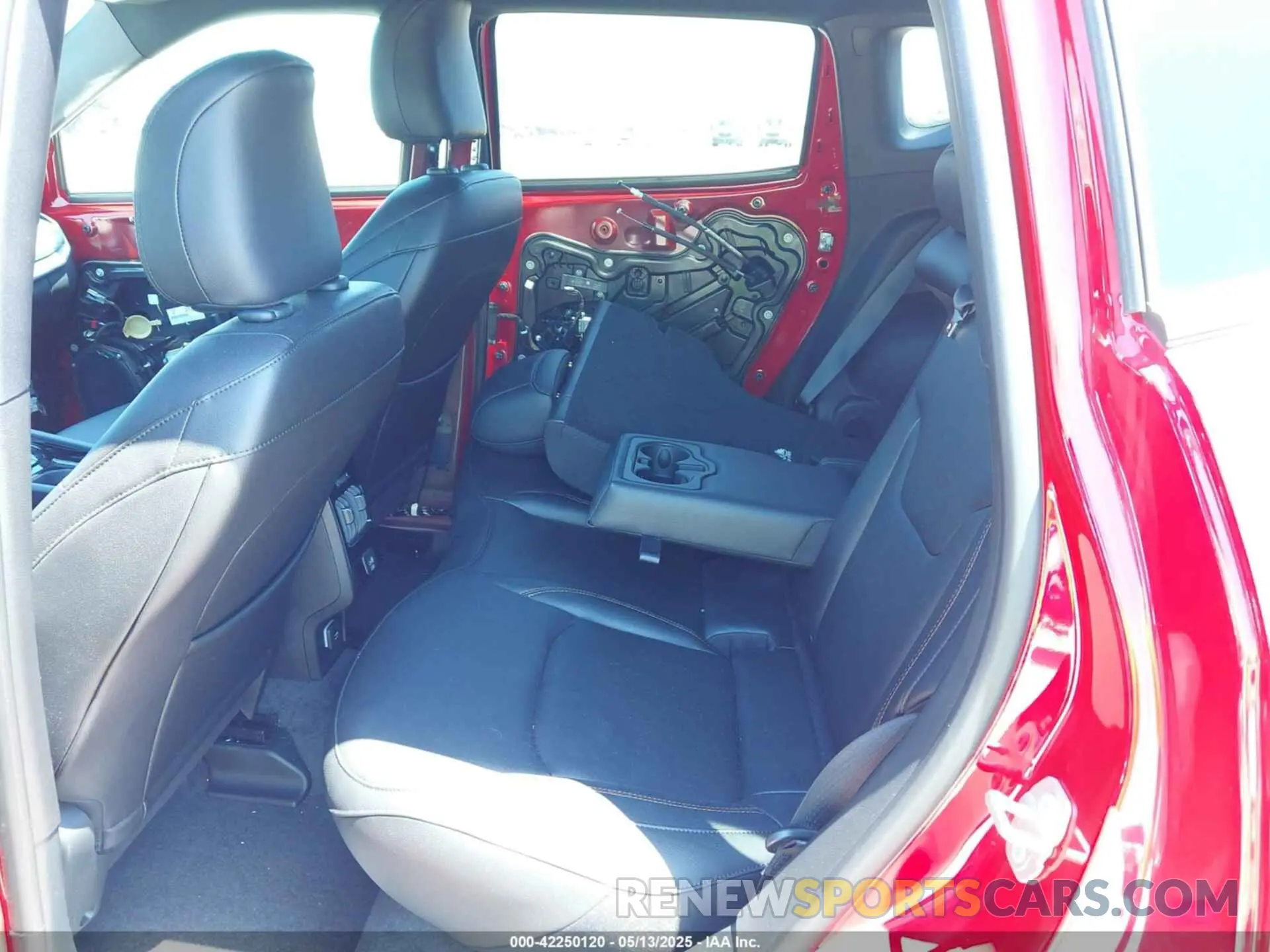 8 Фотография поврежденного автомобиля 3C4NJDCN6RT585619 JEEP COMPASS 2024