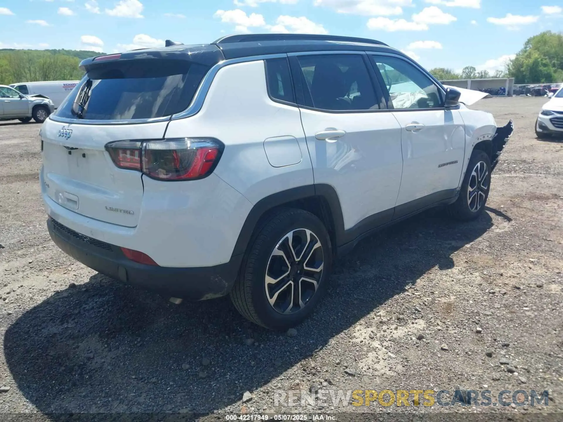 4 Photograph of a damaged car 3C4NJDCNXRT610750 JEEP COMPASS 2024