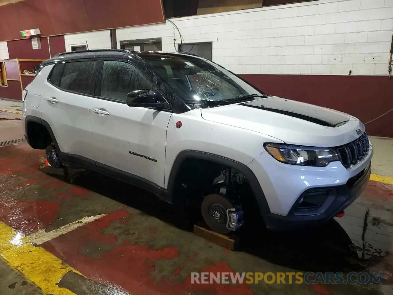 4 Photograph of a damaged car 3C4NJDDN0RT149606 JEEP COMPASS 2024
