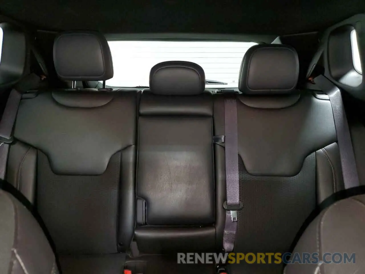 10 Photograph of a damaged car 3C4NJDDN1RT137321 JEEP COMPASS 2024