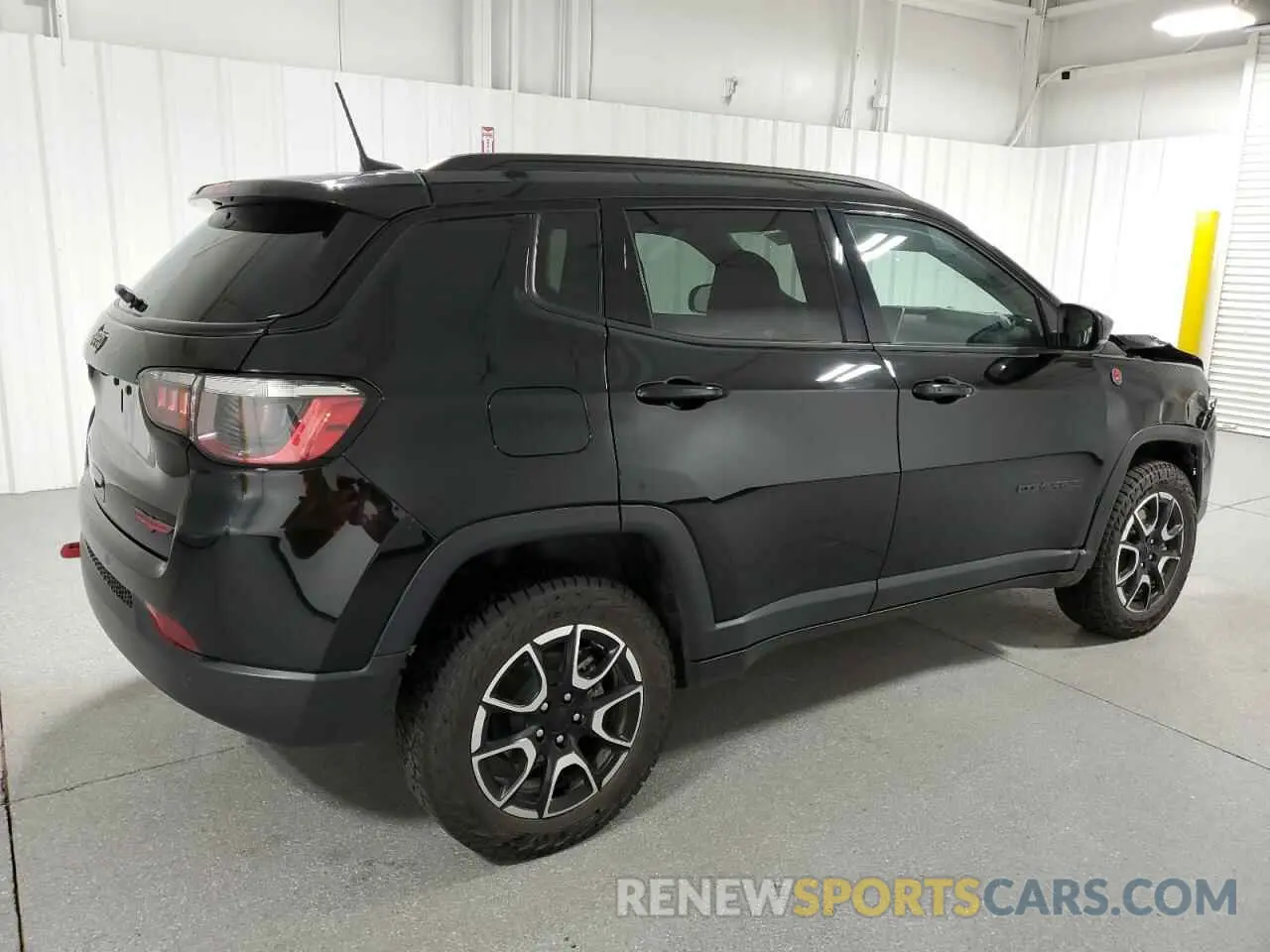 3 Photograph of a damaged car 3C4NJDDN1RT137321 JEEP COMPASS 2024