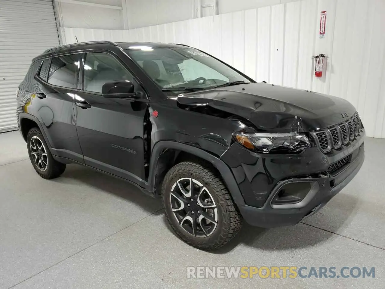 4 Photograph of a damaged car 3C4NJDDN1RT137321 JEEP COMPASS 2024