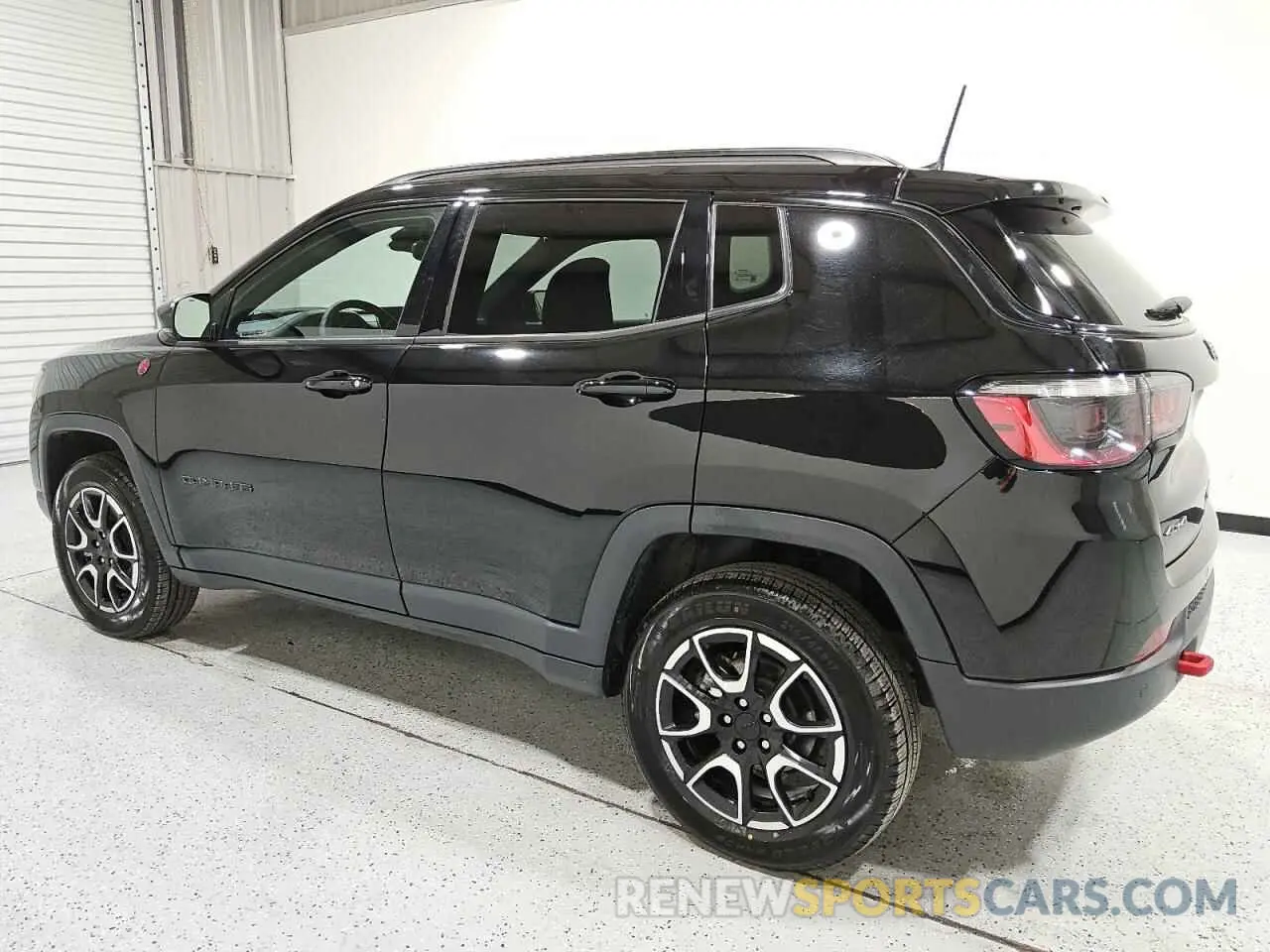 2 Фотография поврежденного автомобиля 3C4NJDDN2RT137327 JEEP COMPASS 2024