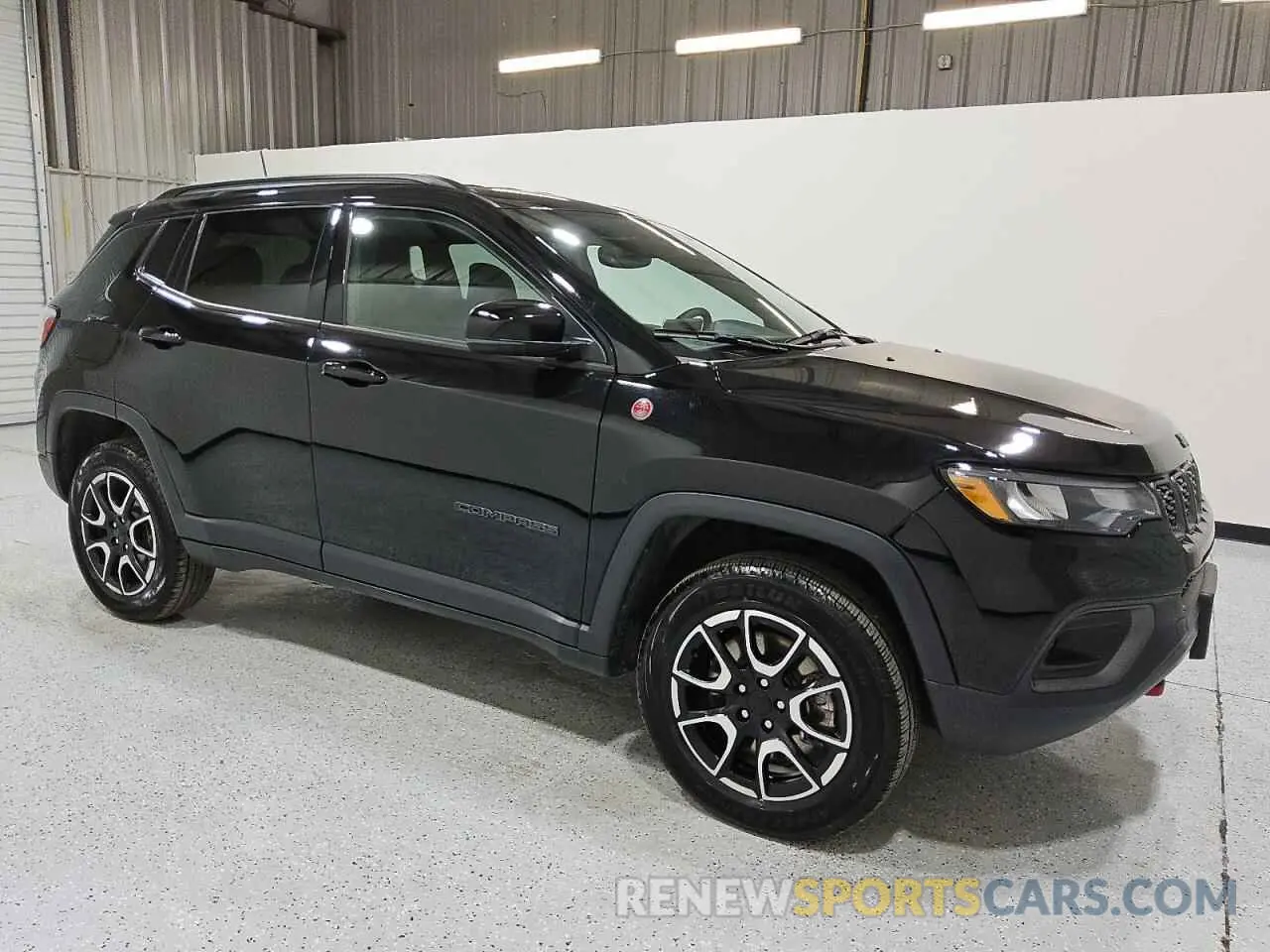 4 Фотография поврежденного автомобиля 3C4NJDDN2RT137327 JEEP COMPASS 2024