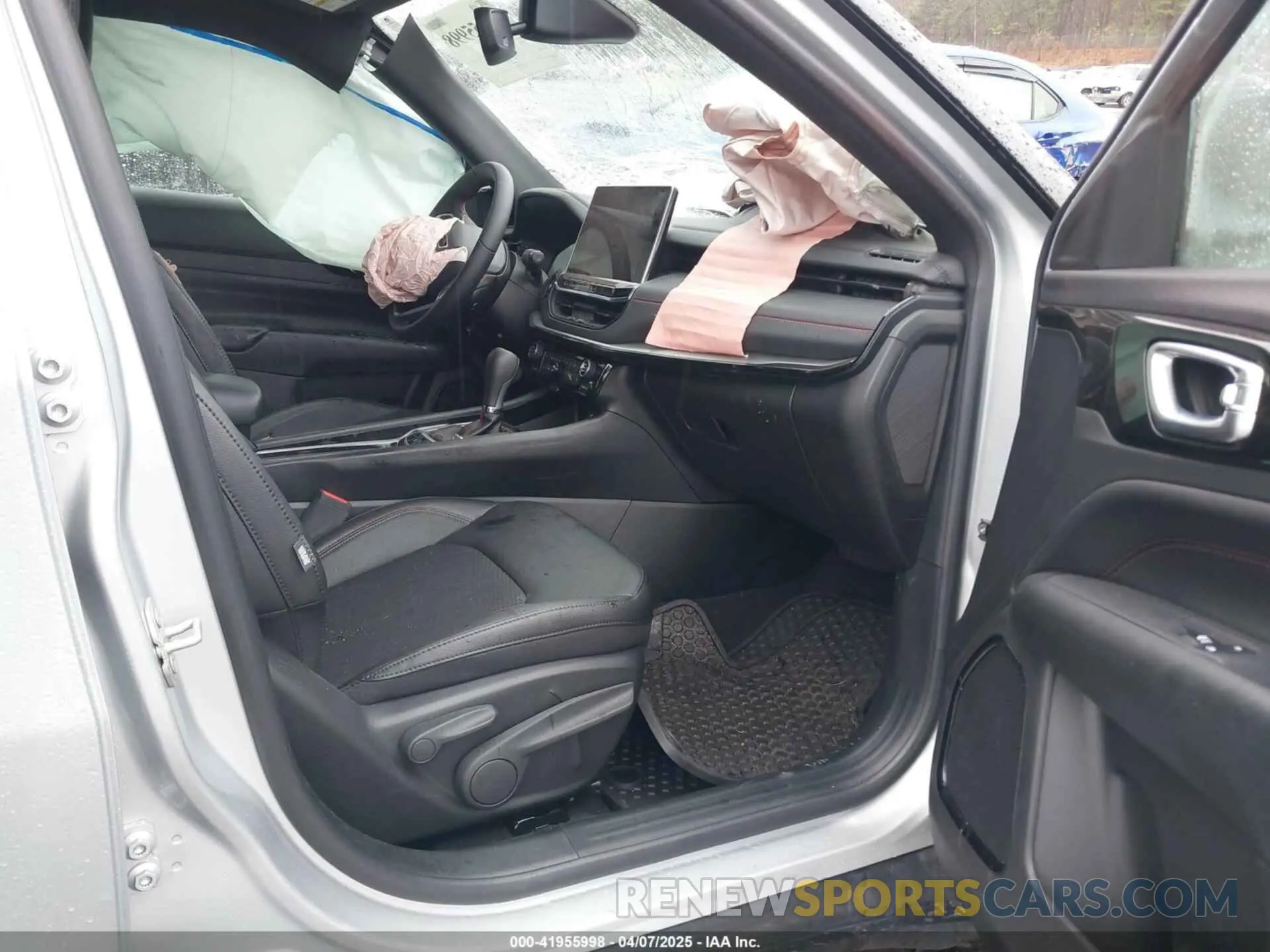 5 Photograph of a damaged car 3C4NJDDN3RT166786 JEEP COMPASS 2024