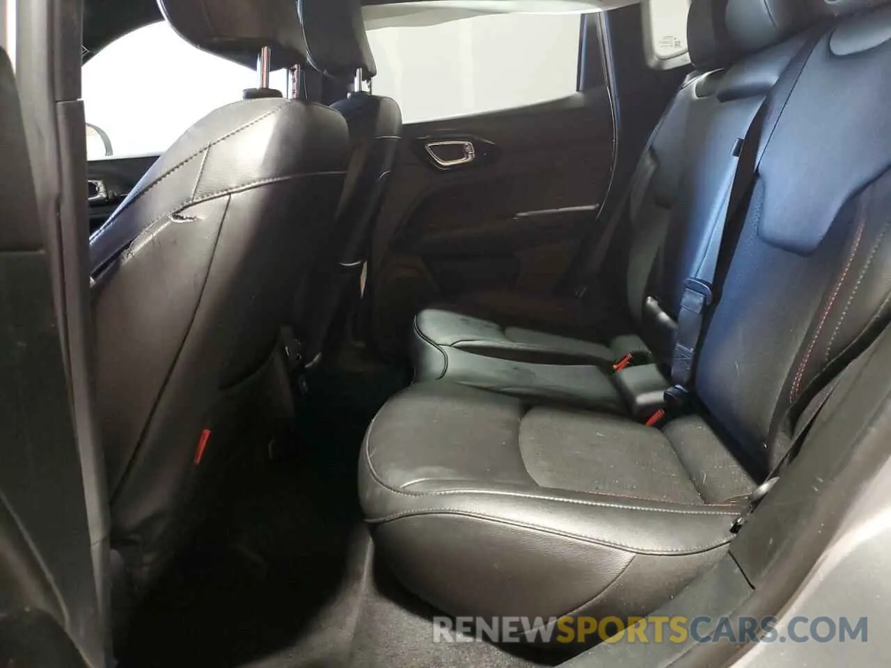 10 Фотография поврежденного автомобиля 3C4NJDDN3RT596527 JEEP COMPASS 2024