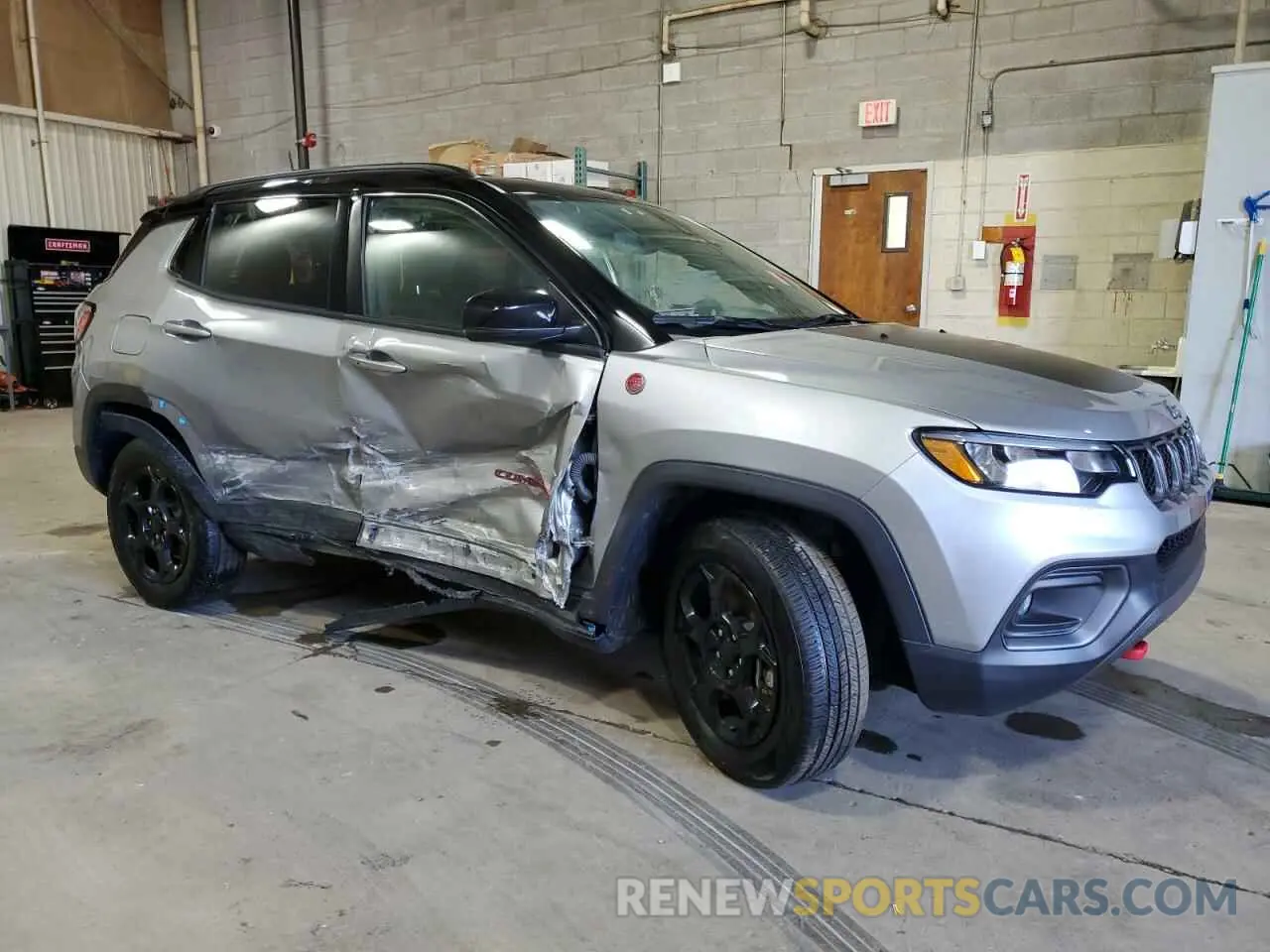 4 Фотография поврежденного автомобиля 3C4NJDDN3RT596527 JEEP COMPASS 2024