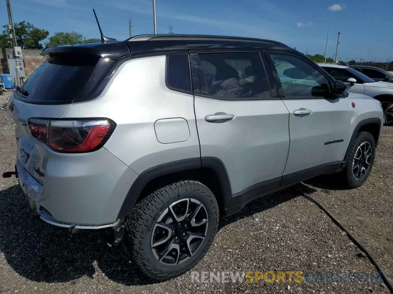 3 Фотография поврежденного автомобиля 3C4NJDDN4RT149558 JEEP COMPASS 2024