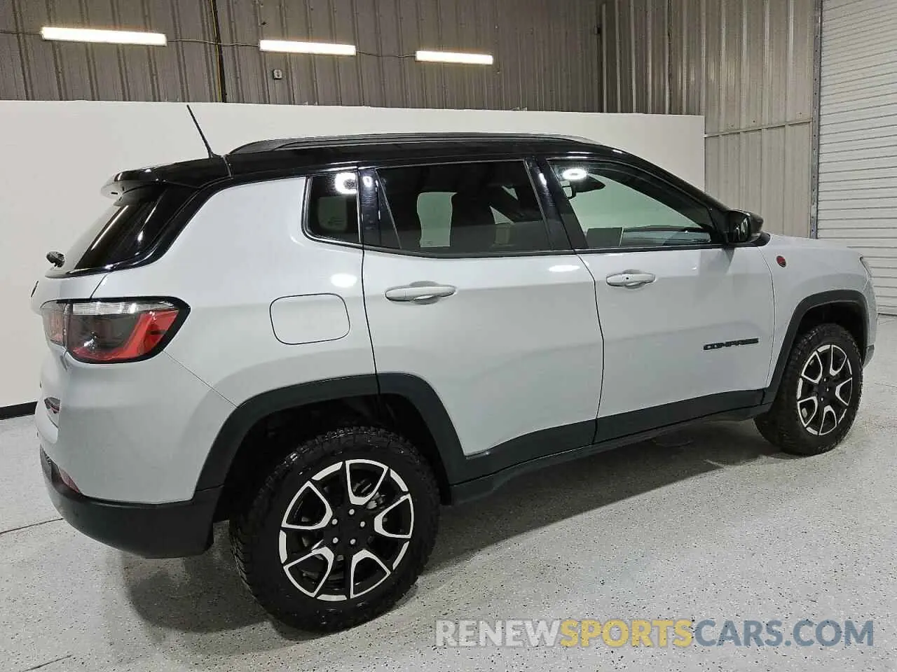 3 Фотография поврежденного автомобиля 3C4NJDDN5RT149827 JEEP COMPASS 2024