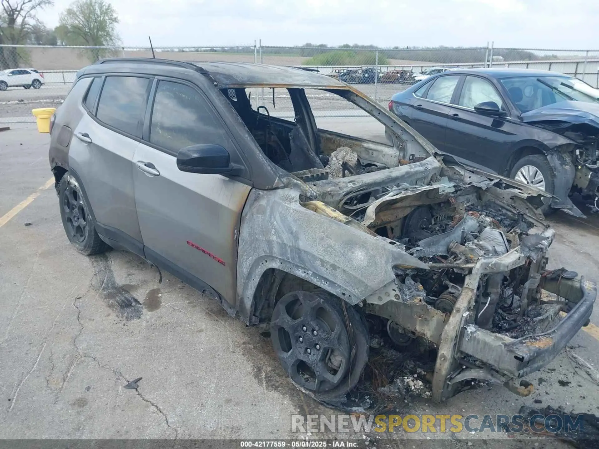 1 Photograph of a damaged car 3C4NJDDN5RT588722 JEEP COMPASS 2024