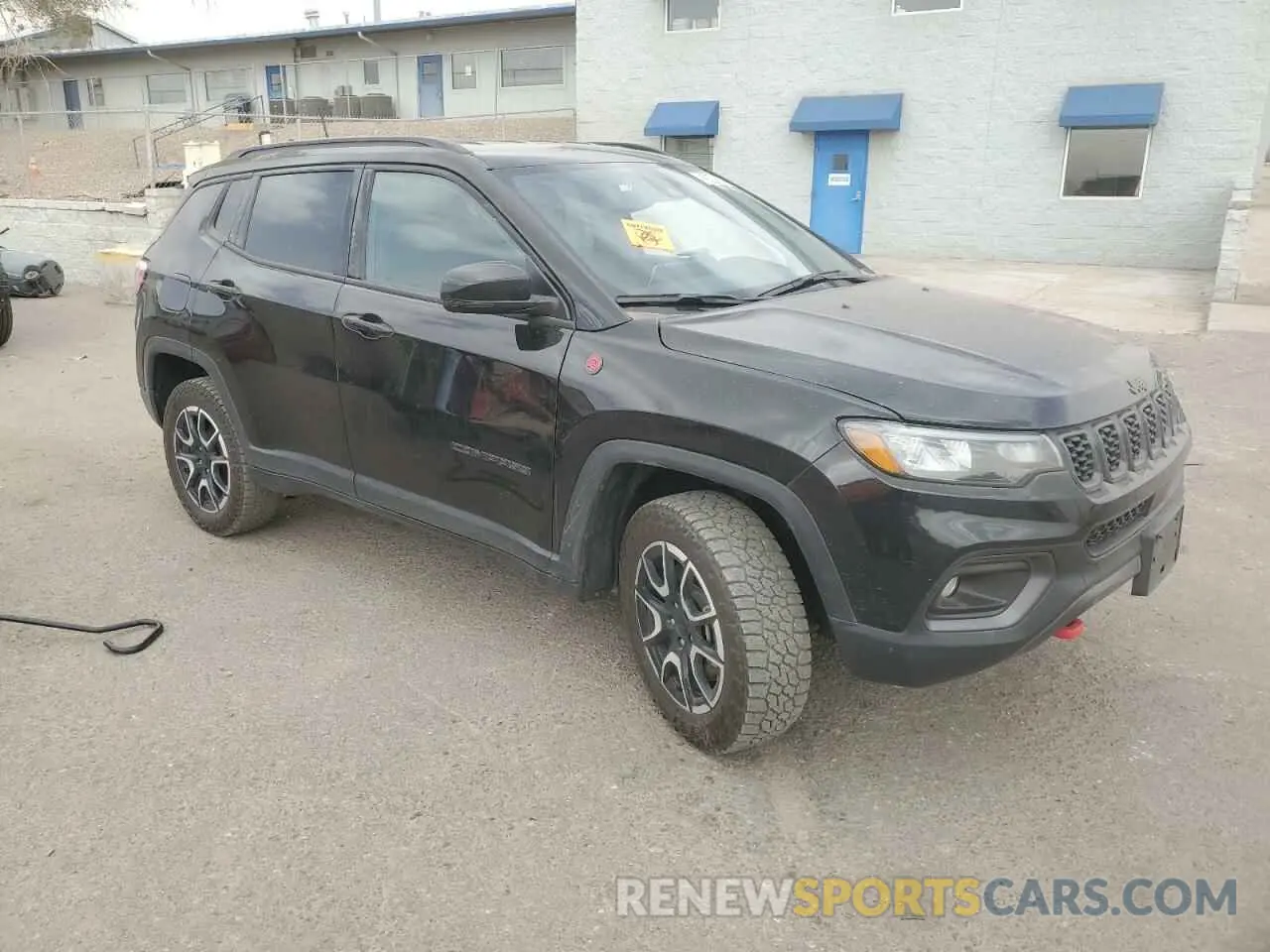 4 Фотография поврежденного автомобиля 3C4NJDDN6RT137413 JEEP COMPASS 2024