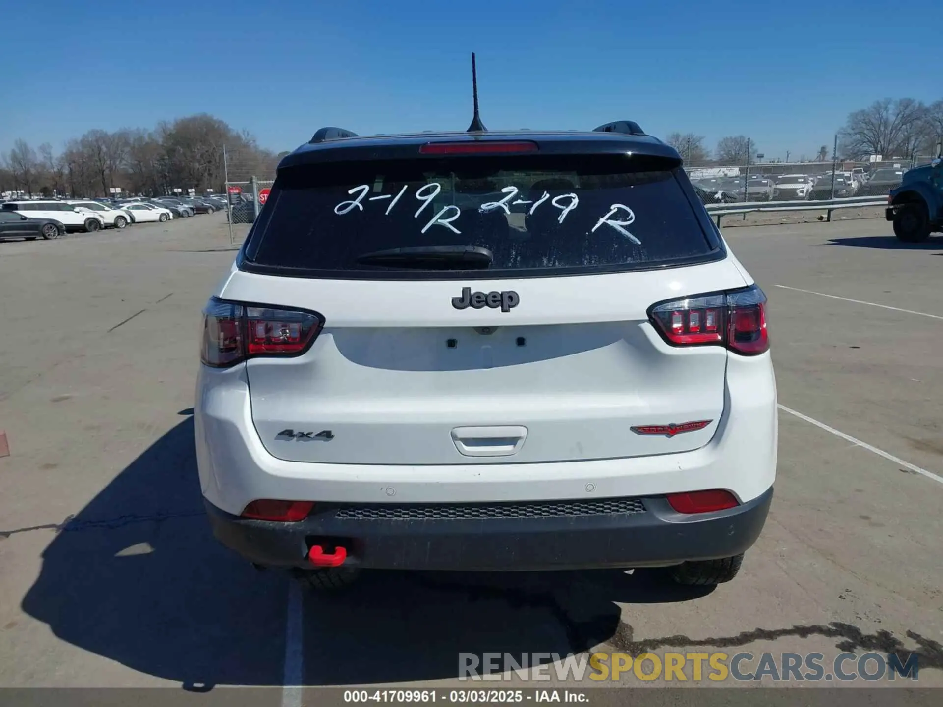 15 Photograph of a damaged car 3C4NJDDN9RT596998 JEEP COMPASS 2024