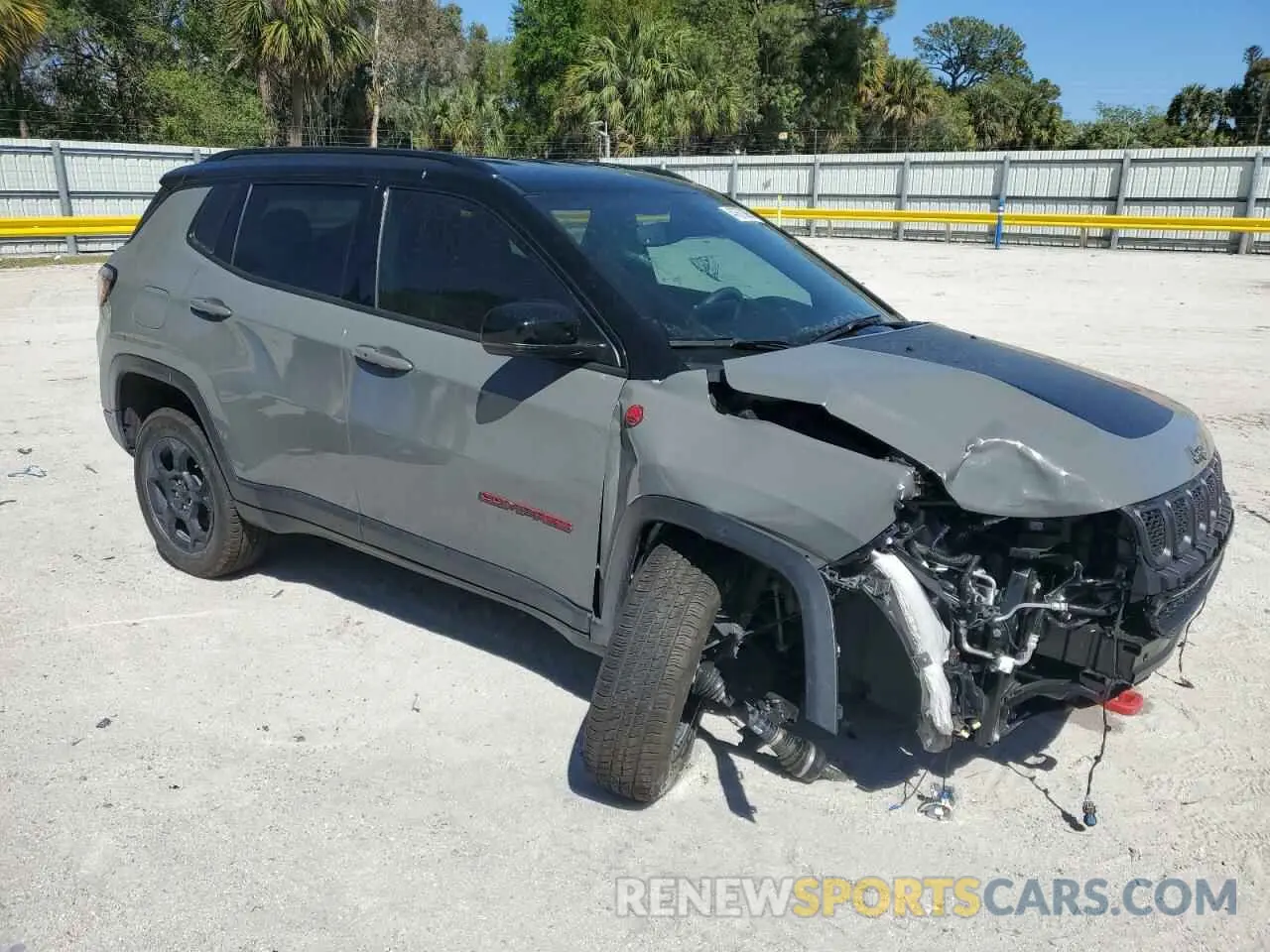 4 Photograph of a damaged car 3C4NJDDNXRT590322 JEEP COMPASS 2024
