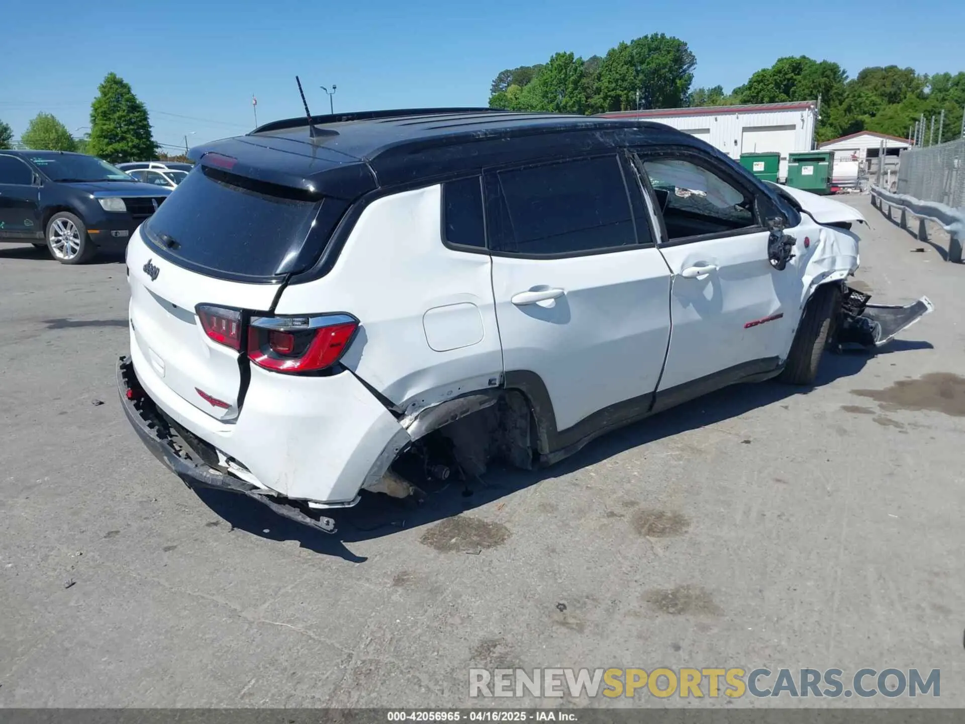 4 Photograph of a damaged car 3C4NJDDNXRT598730 JEEP COMPASS 2024
