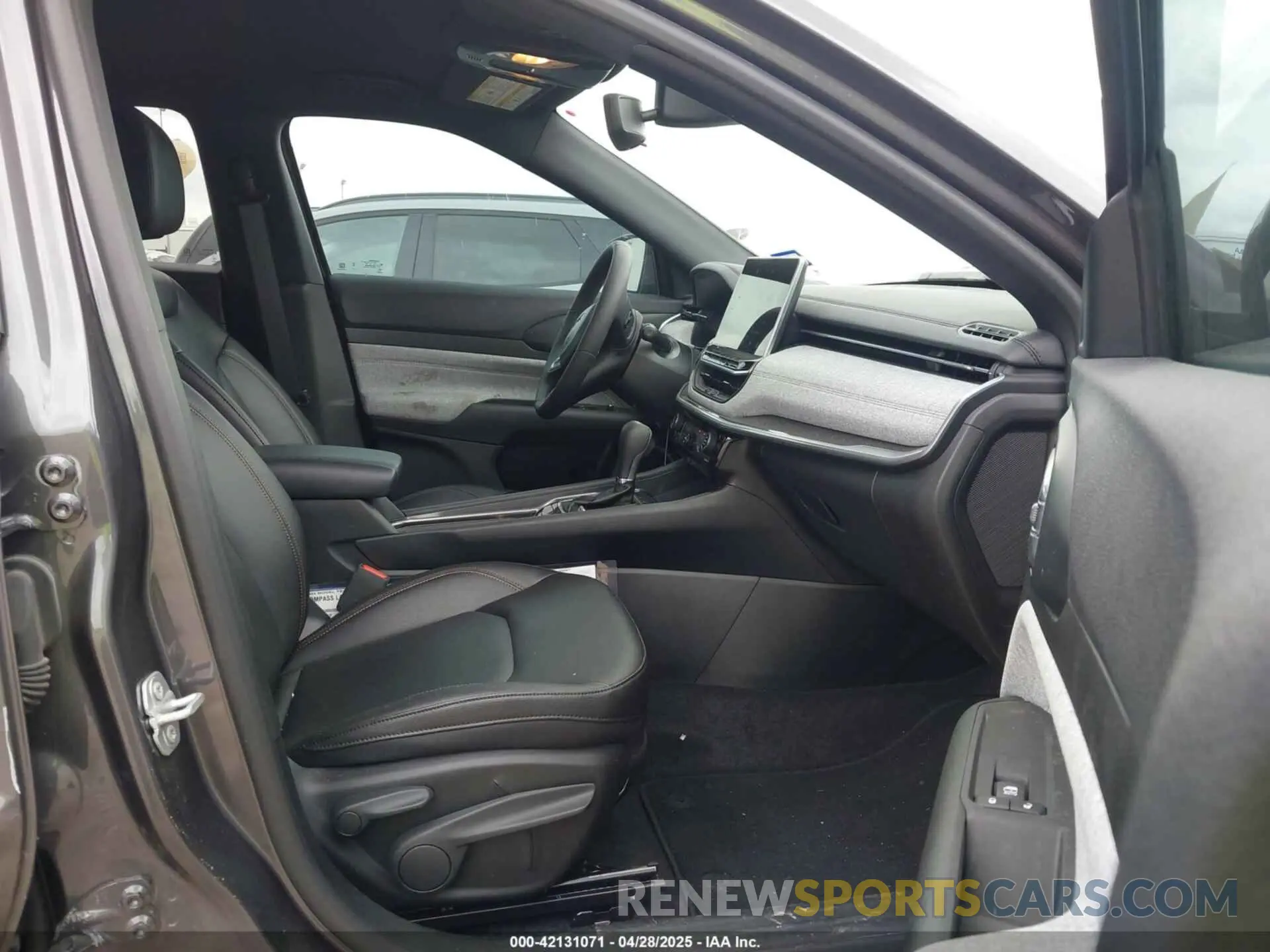 5 Photograph of a damaged car 3C4NJDFN0RT164250 JEEP COMPASS 2024