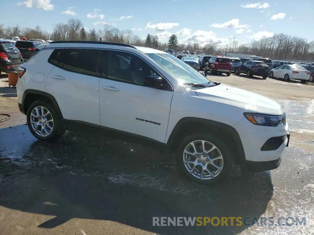 4 Photograph of a damaged car 3C4NJDFN1RT593929 JEEP COMPASS 2024