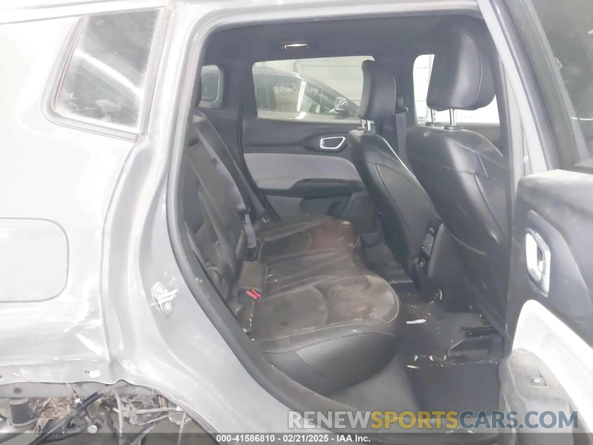 8 Photograph of a damaged car 3C4NJDFN1RT601432 JEEP COMPASS 2024