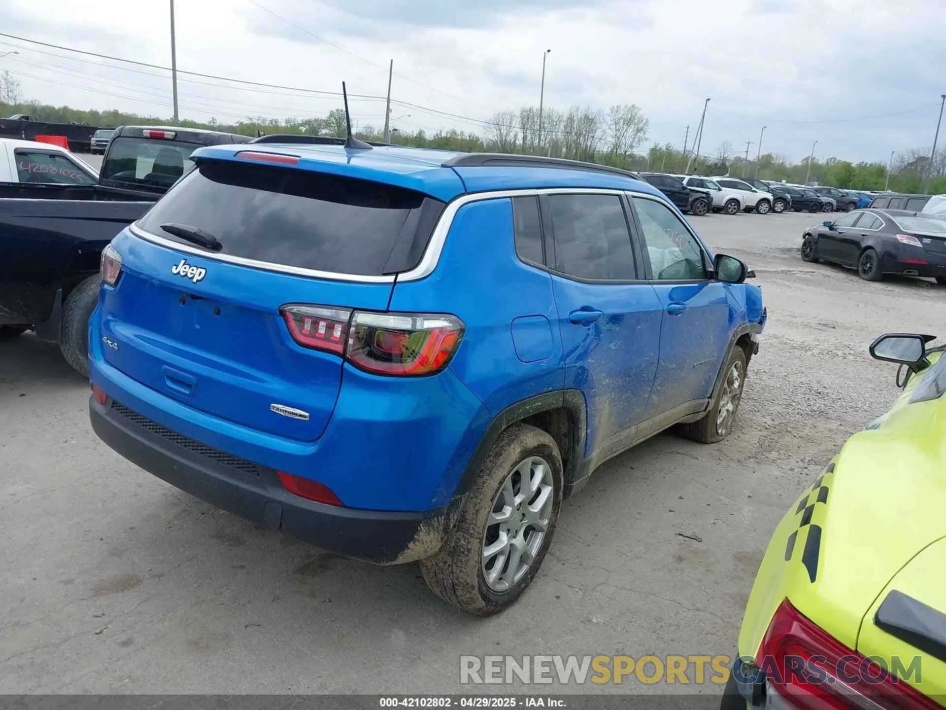 4 Photograph of a damaged car 3C4NJDFN6RT600714 JEEP COMPASS 2024