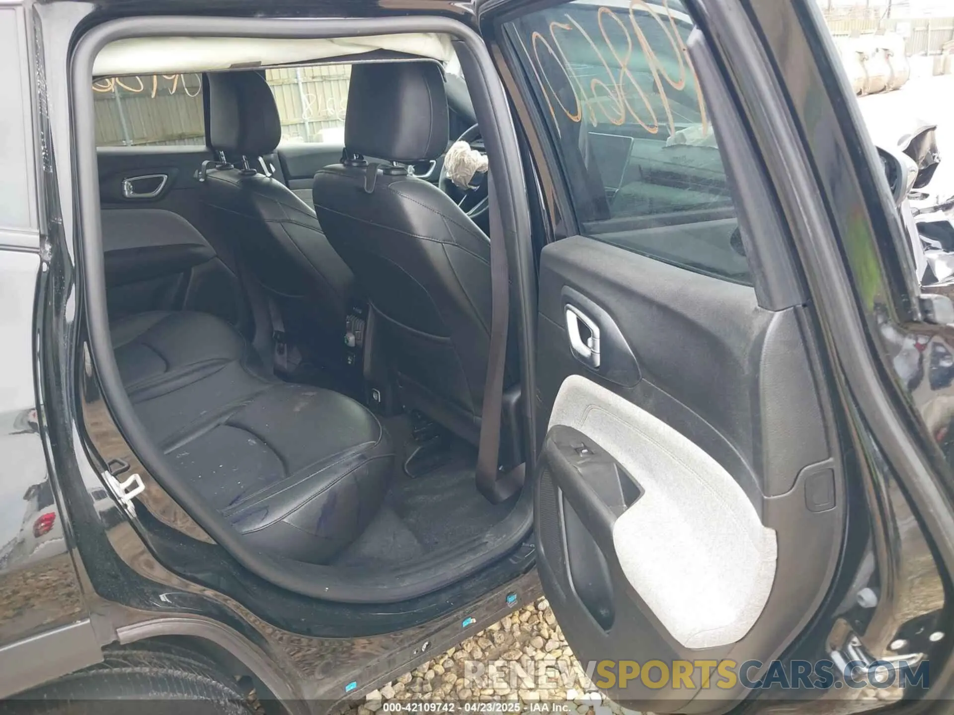 8 Photograph of a damaged car 3C4NJDFN9RT143218 JEEP COMPASS 2024